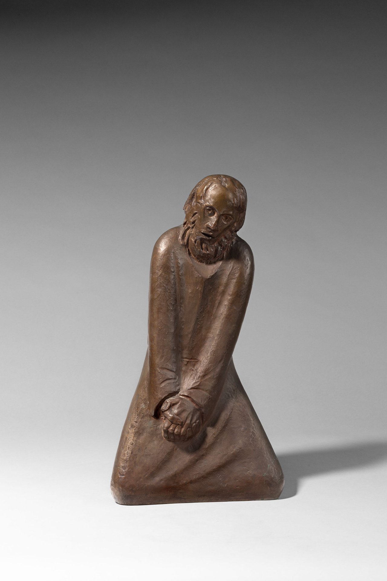 Auf diesem Bild ist das folgende Kunstwerk zu sehen: Ernst Barlach. „Der Zweifler“. 1930.