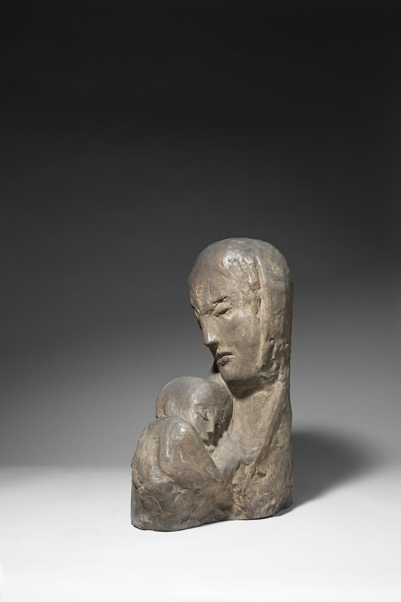 Auf diesem Bild ist das folgende Kunstwerk zu sehen: Wilhelm Lehmbruck. „Mutter und Kind“. 1918.