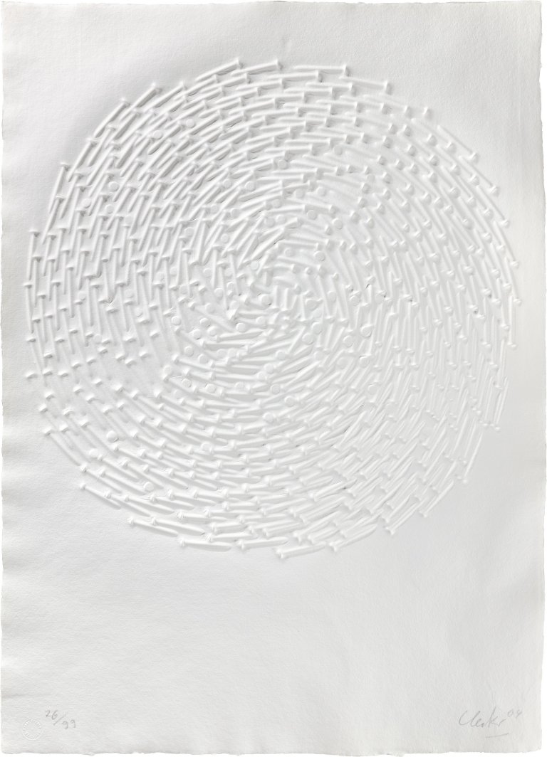 Auf diesem Bild ist das folgende Kunstwerk zu sehen: Günther Uecker. Bewegter Kreis. 2004 .