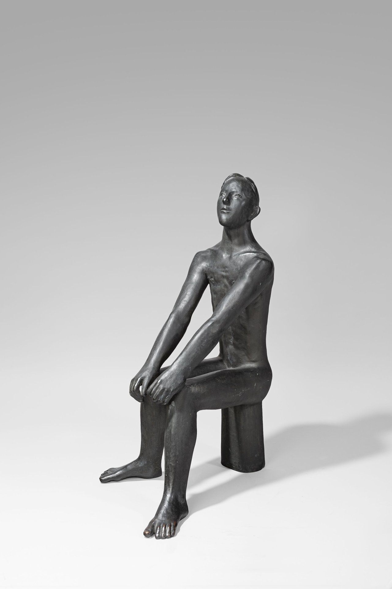 This picture shows the following artwork: Hermann Blumenthal. ”Sitzender auf Baumstumpf”. 1930/31.