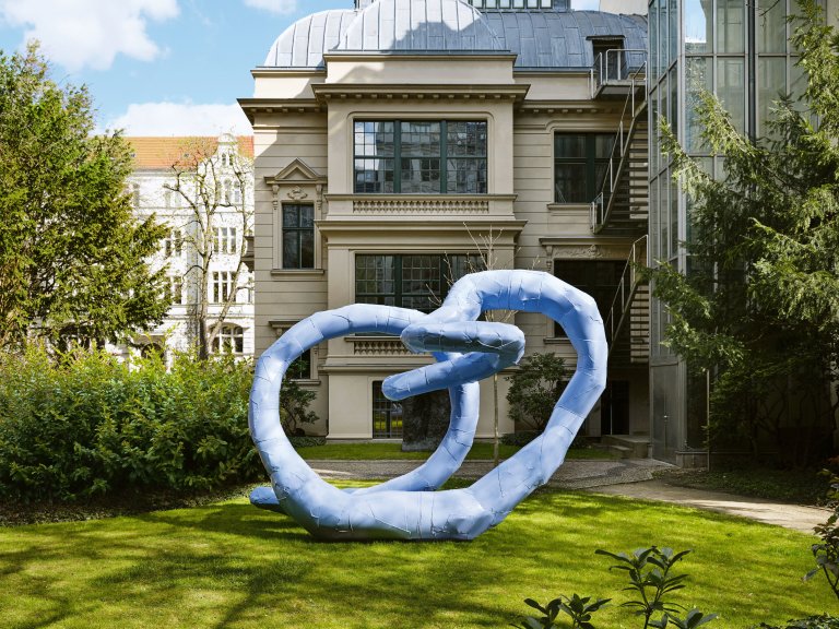 Auf diesem Bild ist das folgende Kunstwerk zu sehen: Franz West. „Flora“. 2006.