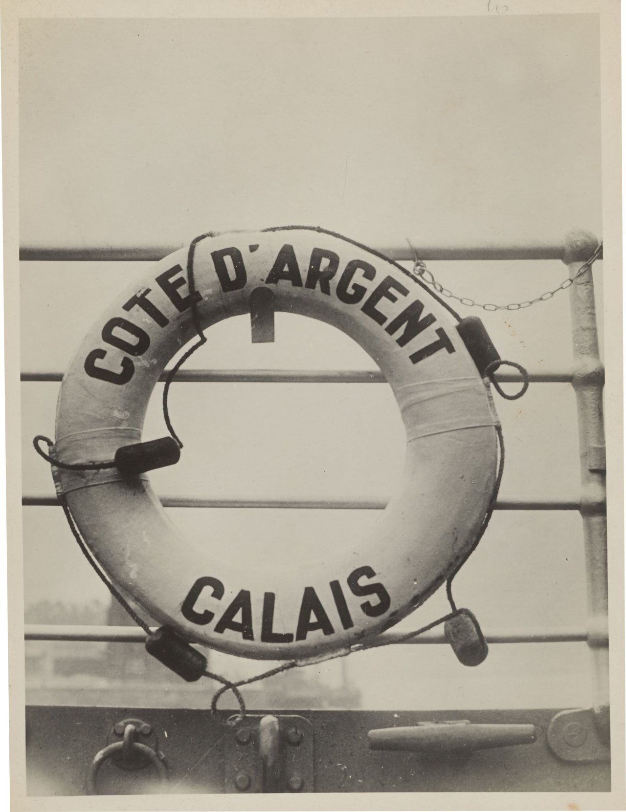 This picture shows the following artwork: Maurice Tabard. Sur Paquebot-ferry 'Côte d'Argent'. Presumably 1930s.