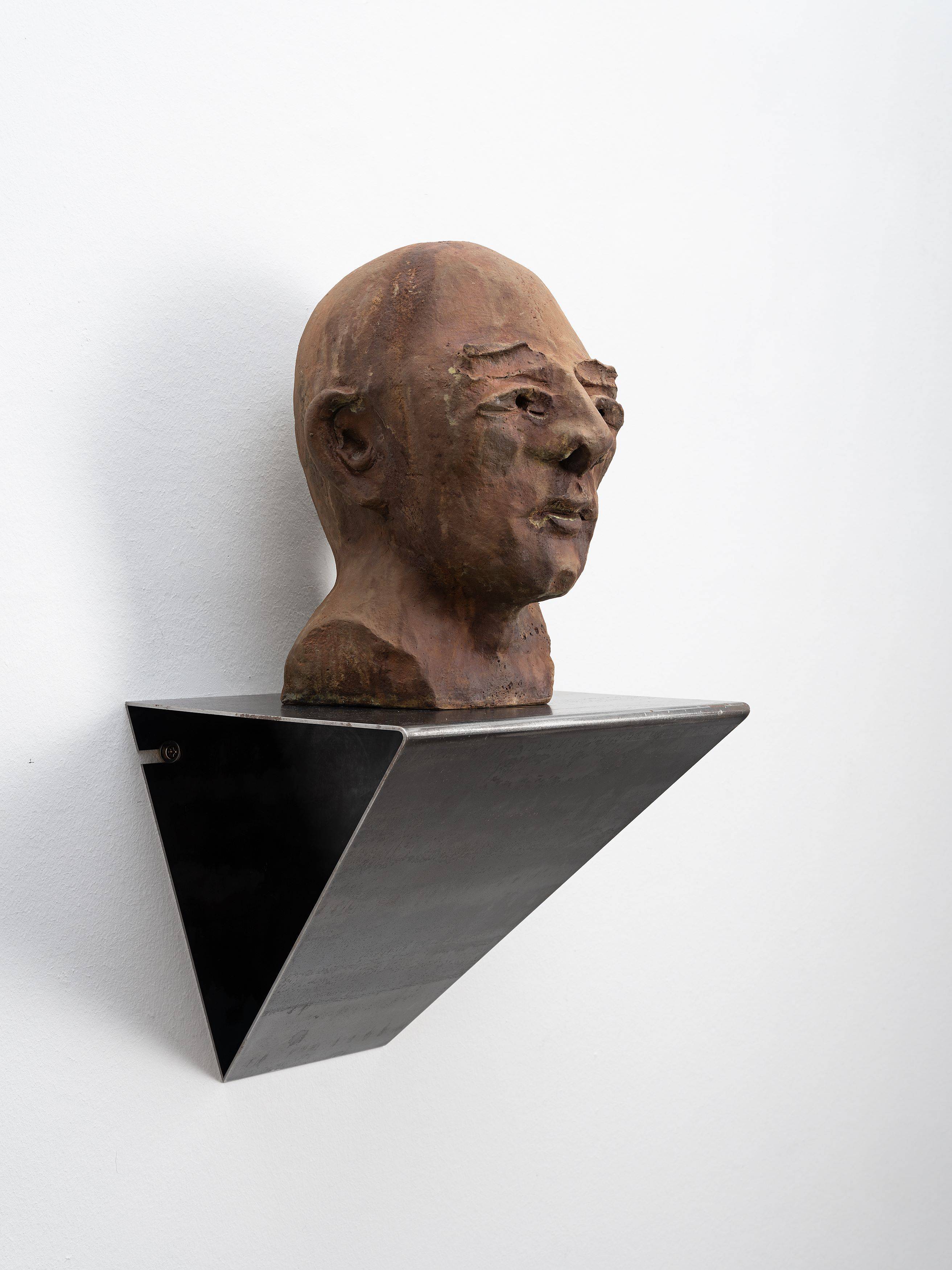 This picture shows the following artwork: Thomas Schütte. Wicht. 2006.