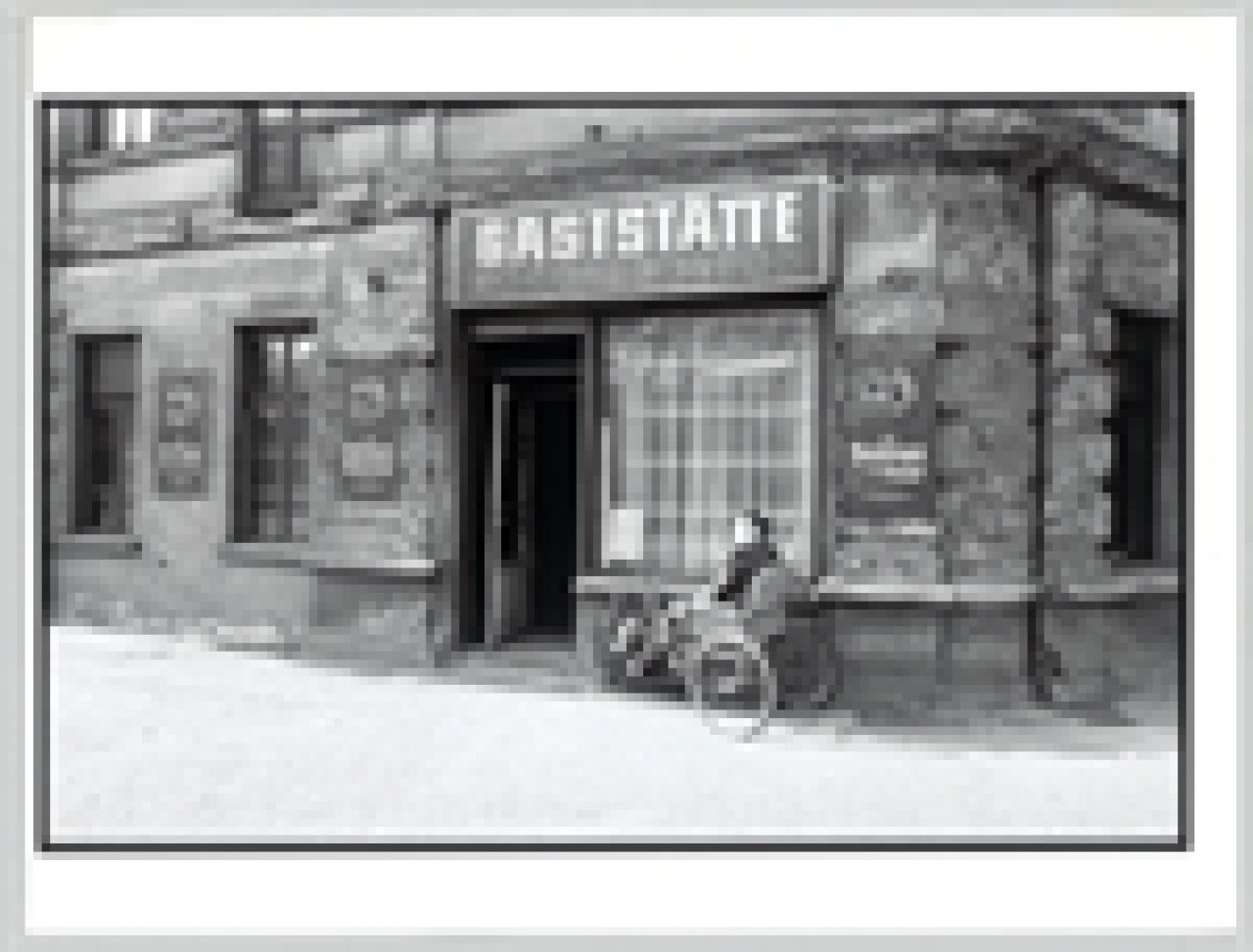 This picture shows the following artwork: Harald Hauswald. ”Am Wasserturm” / Bahnhof Lichtenberg. 1982 and 1980.