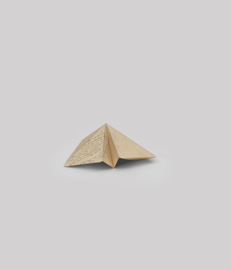 This picture shows the following artwork: Hermann Glöckner. Zwölffach gefaltete Bedeckung. 1970.