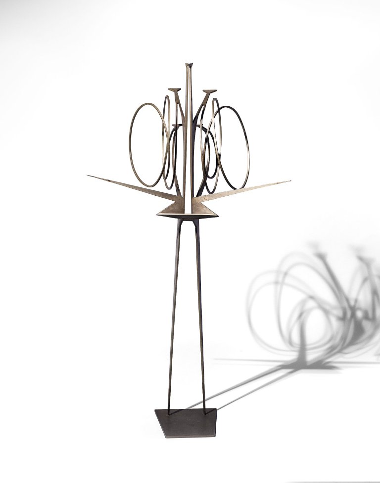 Auf diesem Bild ist das folgende Kunstwerk zu sehen: Hans Uhlmann. „Symmetrie“. 1955.