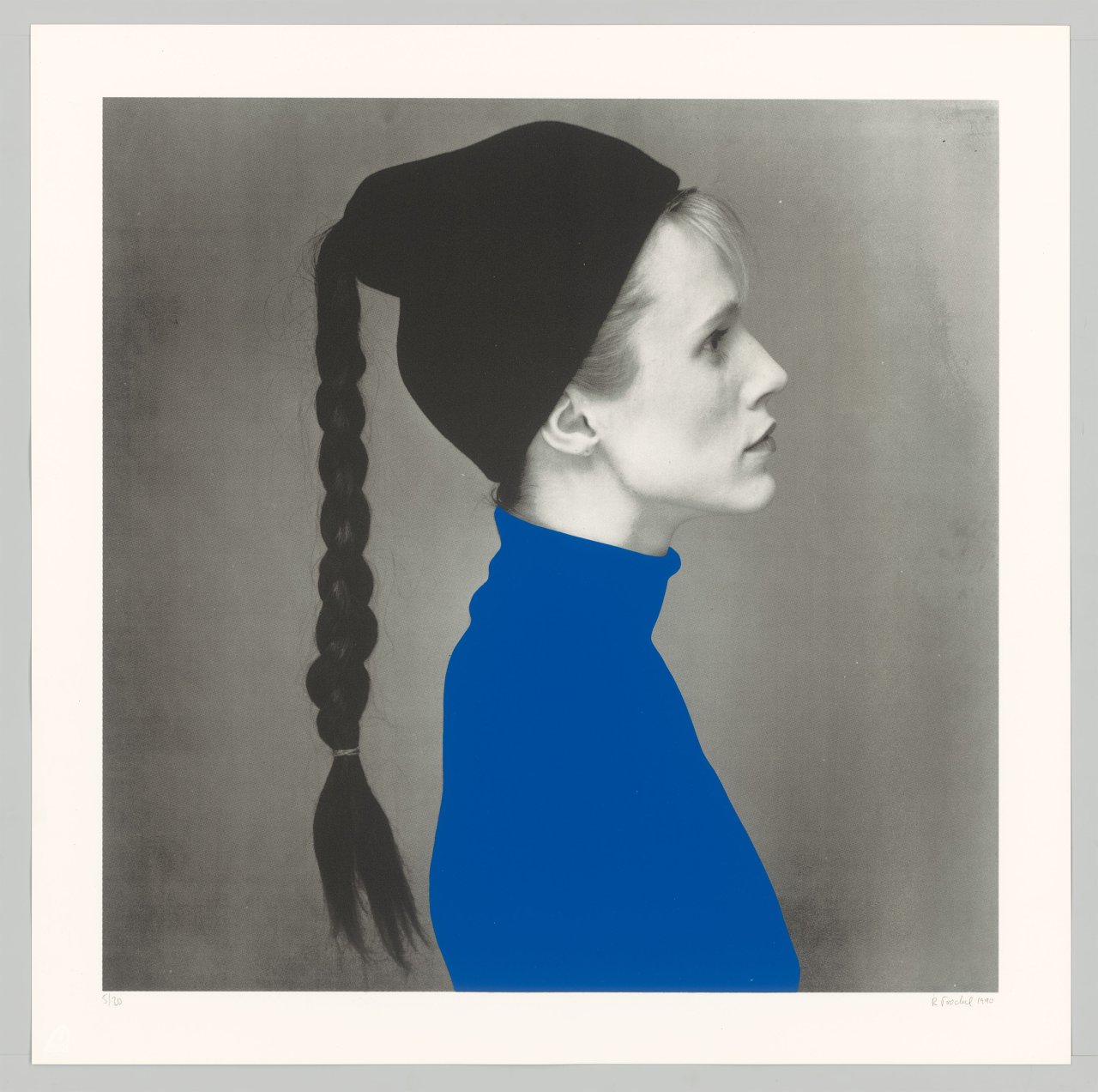 This picture shows the following artwork: Rosemarie Trockel. ”Der blaue Pullover”. 1990.