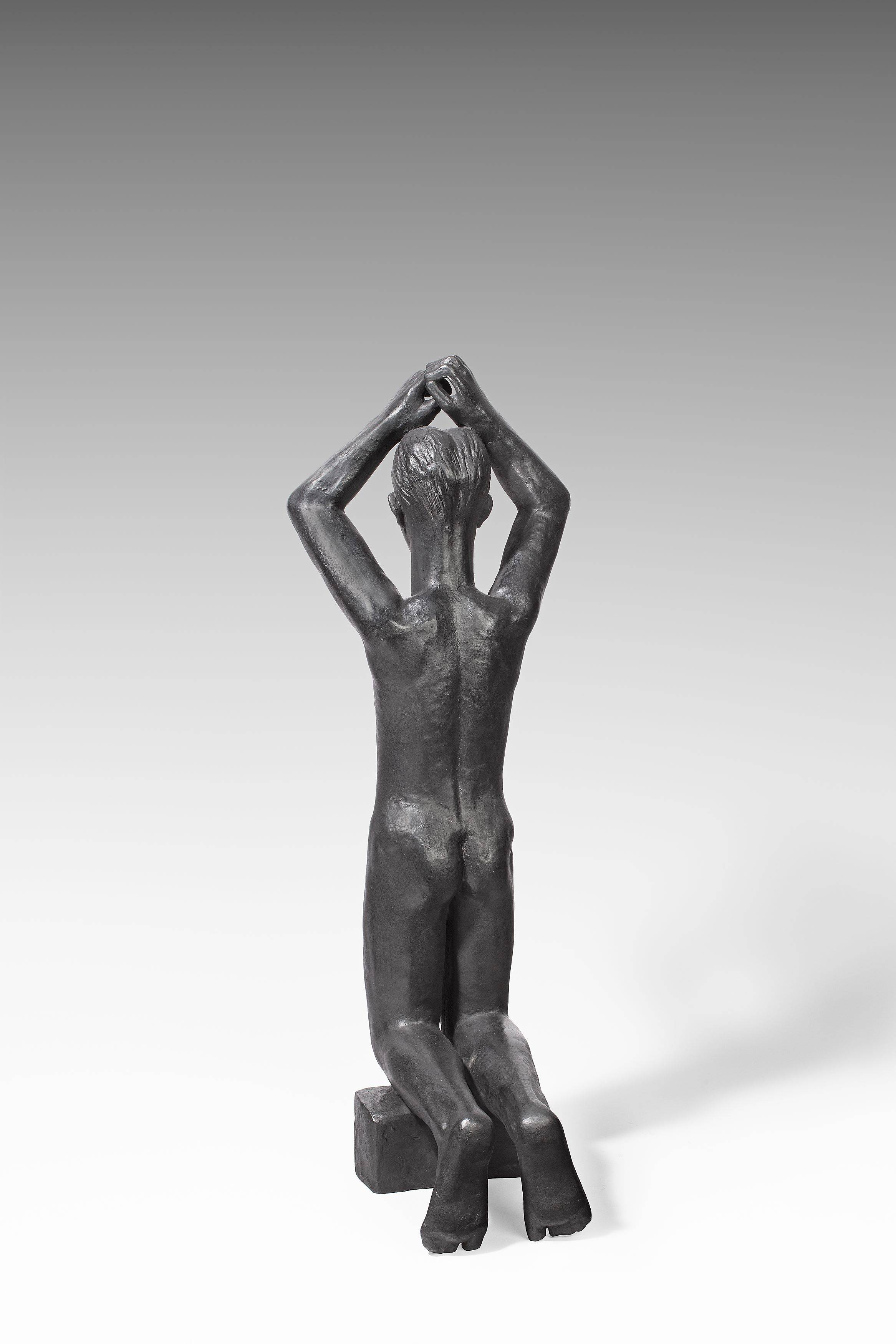 This picture shows the following artwork: Hermann Blumenthal. ”Auf Block Kniender mit erhobenen Armen”. 1933.