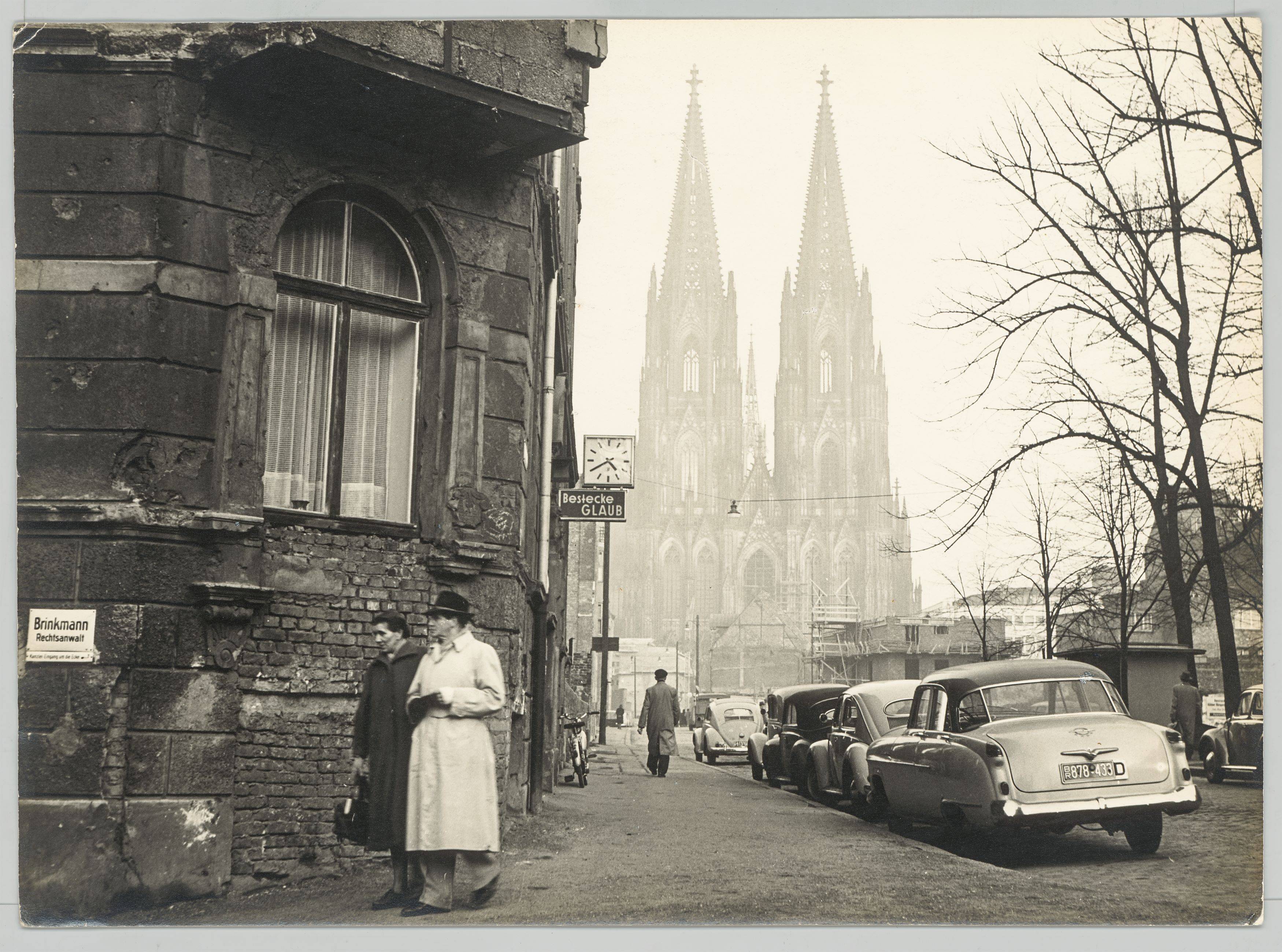 This picture shows the following artwork: Jorge Friedman (i.e. György Friedmann, also George Friedmann or Friedman). ”Colonia (Alemania)”. 1950s.
