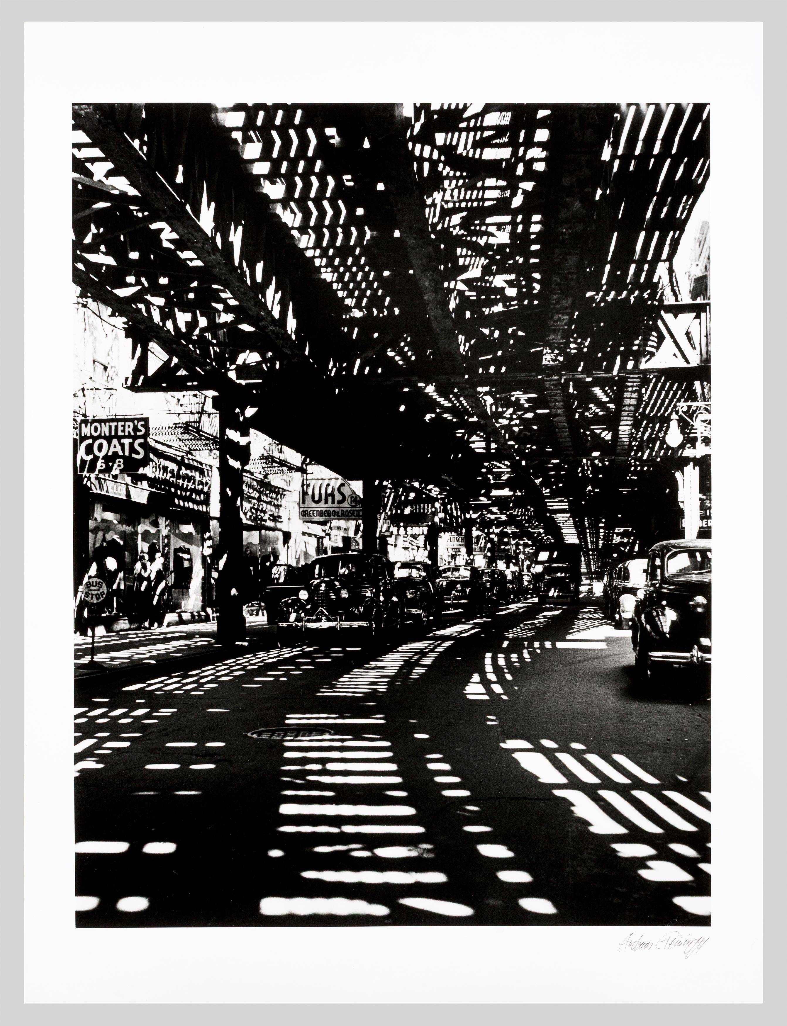 Auf diesem Bild ist das folgende Kunstwerk zu sehen: Andreas Feininger. Elevated Trestle, Division Street, New York. 1941.
