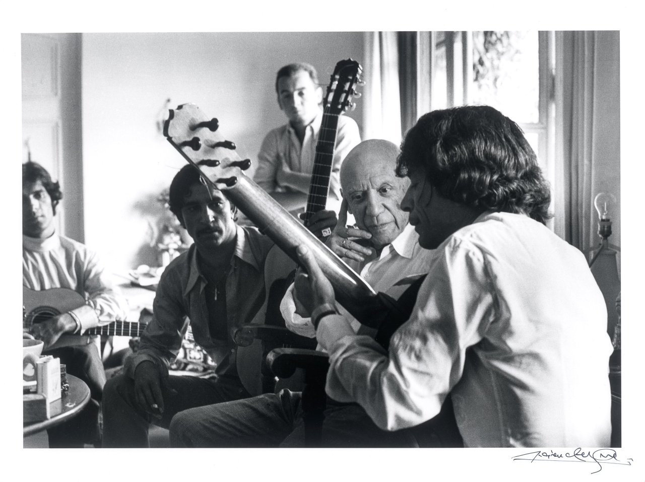 This picture shows the following artwork: Lucien Clergue. ”Picasso and Manitas de Plata, Mougins, N.[otre] D.[ame] de Vie”. 1968.