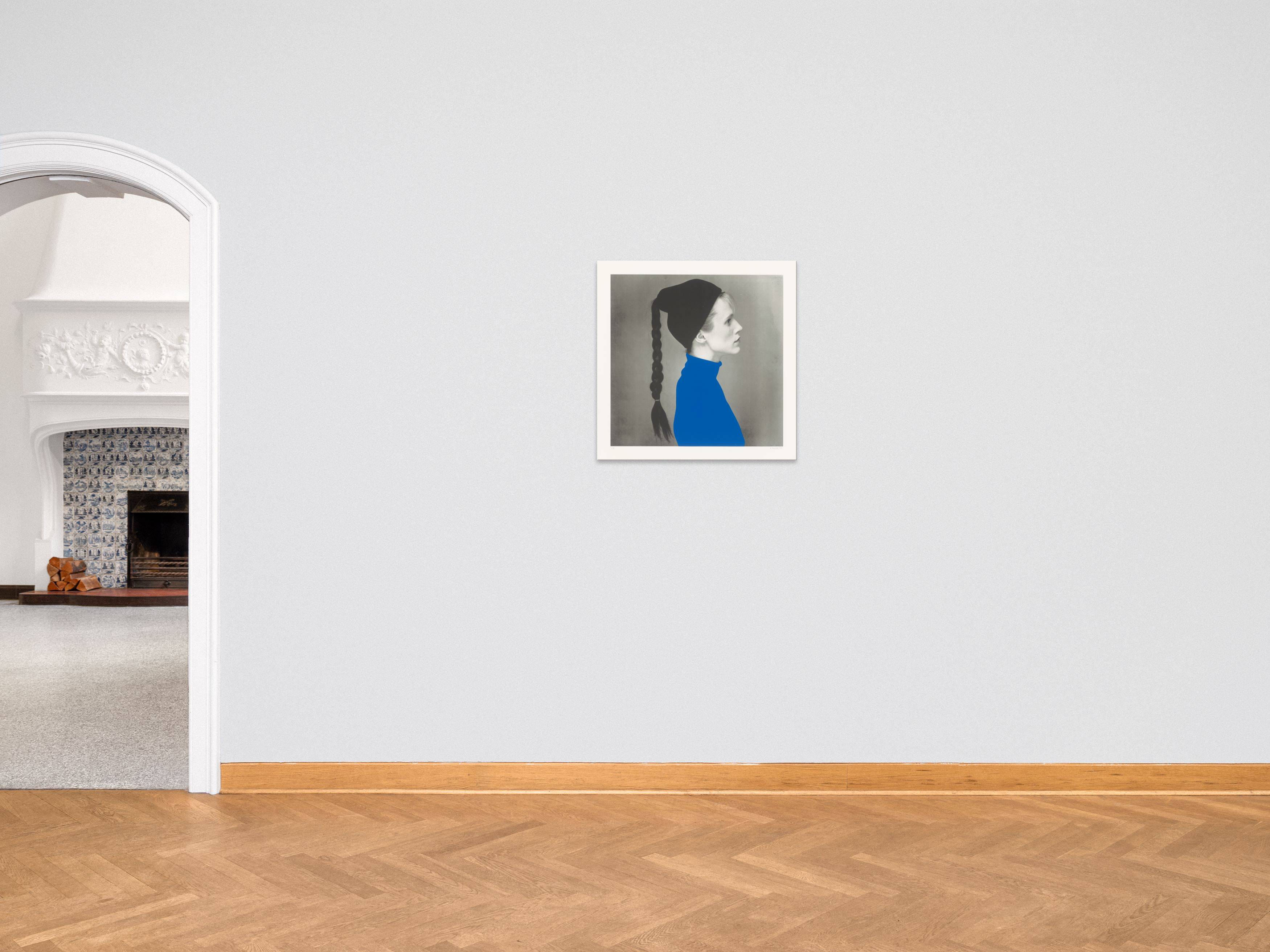 This picture shows the following artwork: Rosemarie Trockel. ”Der blaue Pullover”. 1990.