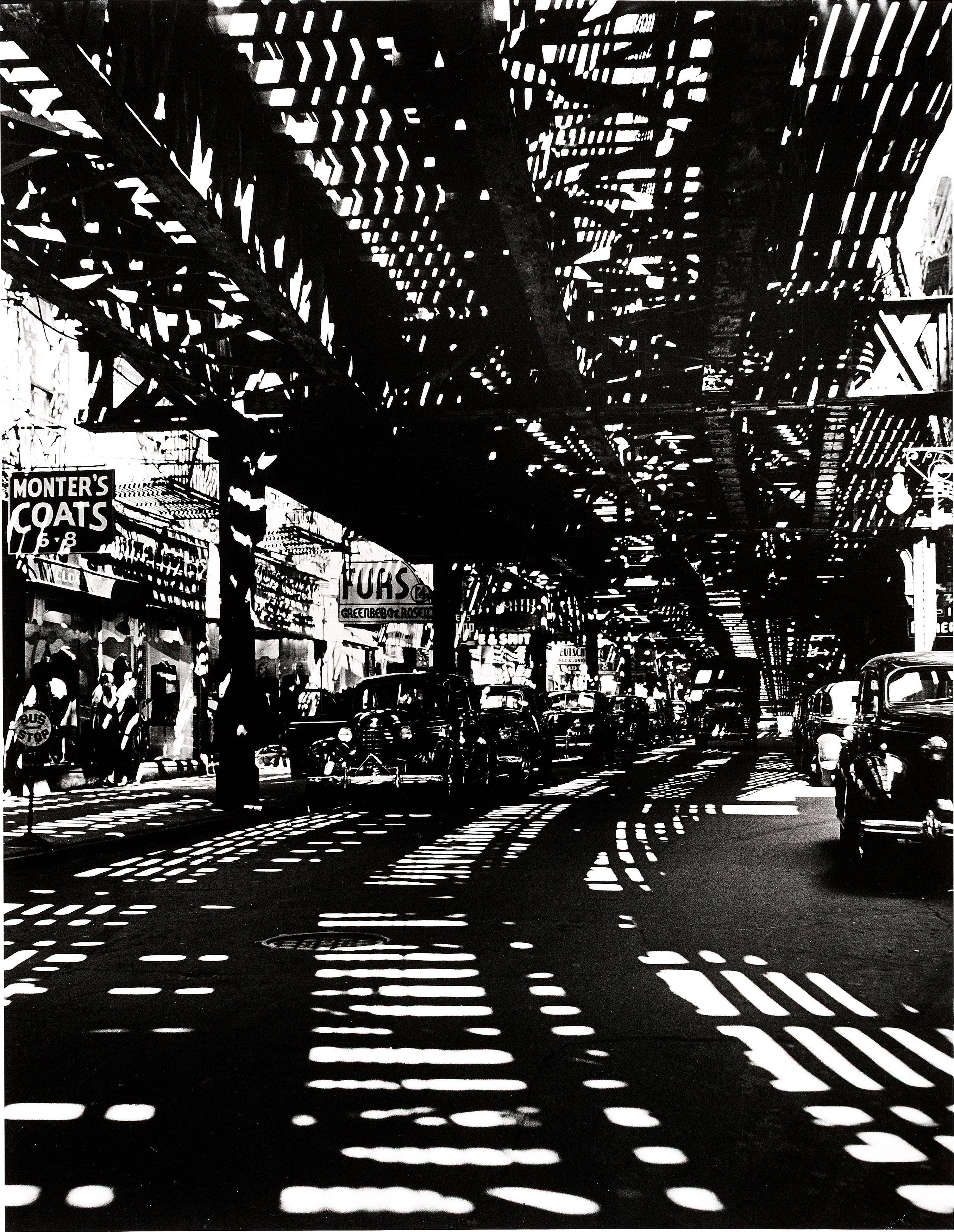 Auf diesem Bild ist das folgende Kunstwerk zu sehen: Andreas Feininger. Elevated Trestle, Division Street, New York. 1941.