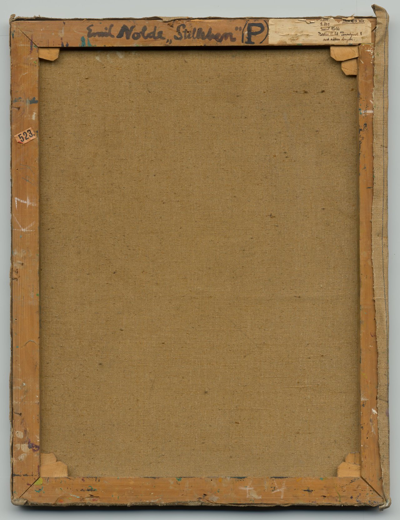 Auf diesem Bild ist das folgende Kunstwerk zu sehen: Emil Nolde. „Stilleben P (Grüner Hintergrund, Hirsch, Kopf)“. 1915.