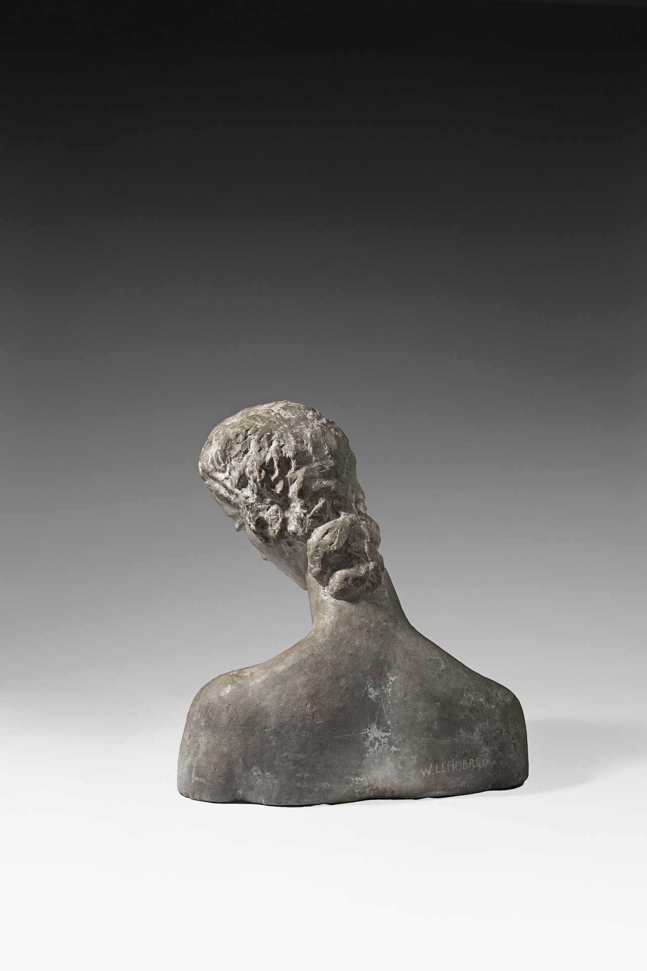 Auf diesem Bild ist das folgende Kunstwerk zu sehen: Wilhelm Lehmbruck. „Büste der Knienden (Geneigter Frauenkopf)“. 1912/14.