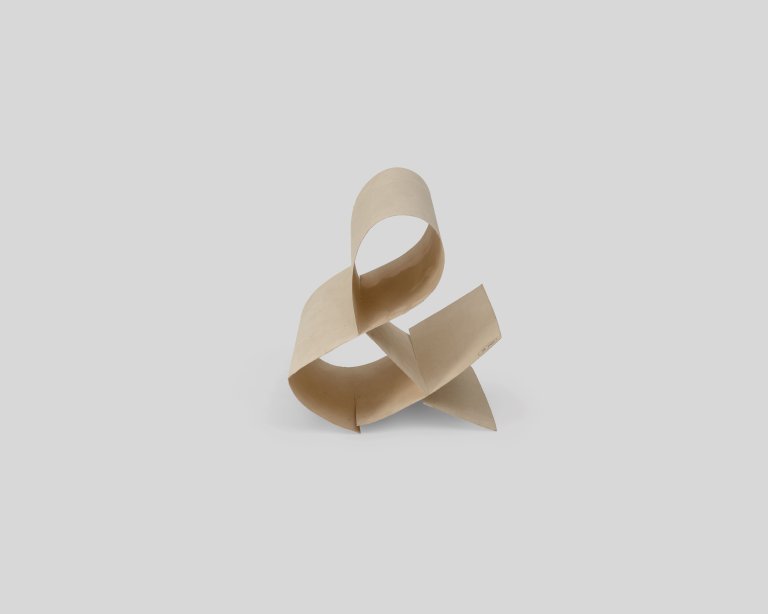 This picture shows the following artwork: Hermann Glöckner. Zeichen „&“ aufgerichtet. 1971.