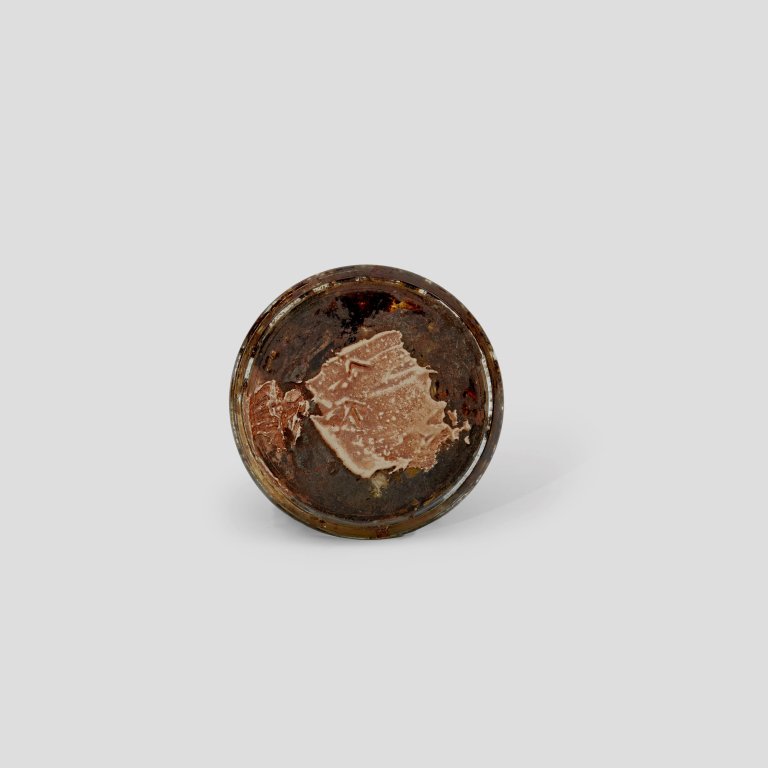 This picture shows the following artwork: Hermann Glöckner. Glasdeckel mit hellem Fleck auf dunklem Grund. 1960.