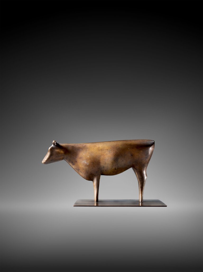 Auf diesem Bild ist das folgende Kunstwerk zu sehen: Ewald Mataré. „Stehende Kuh ‚Windkuh‘“. 1923.