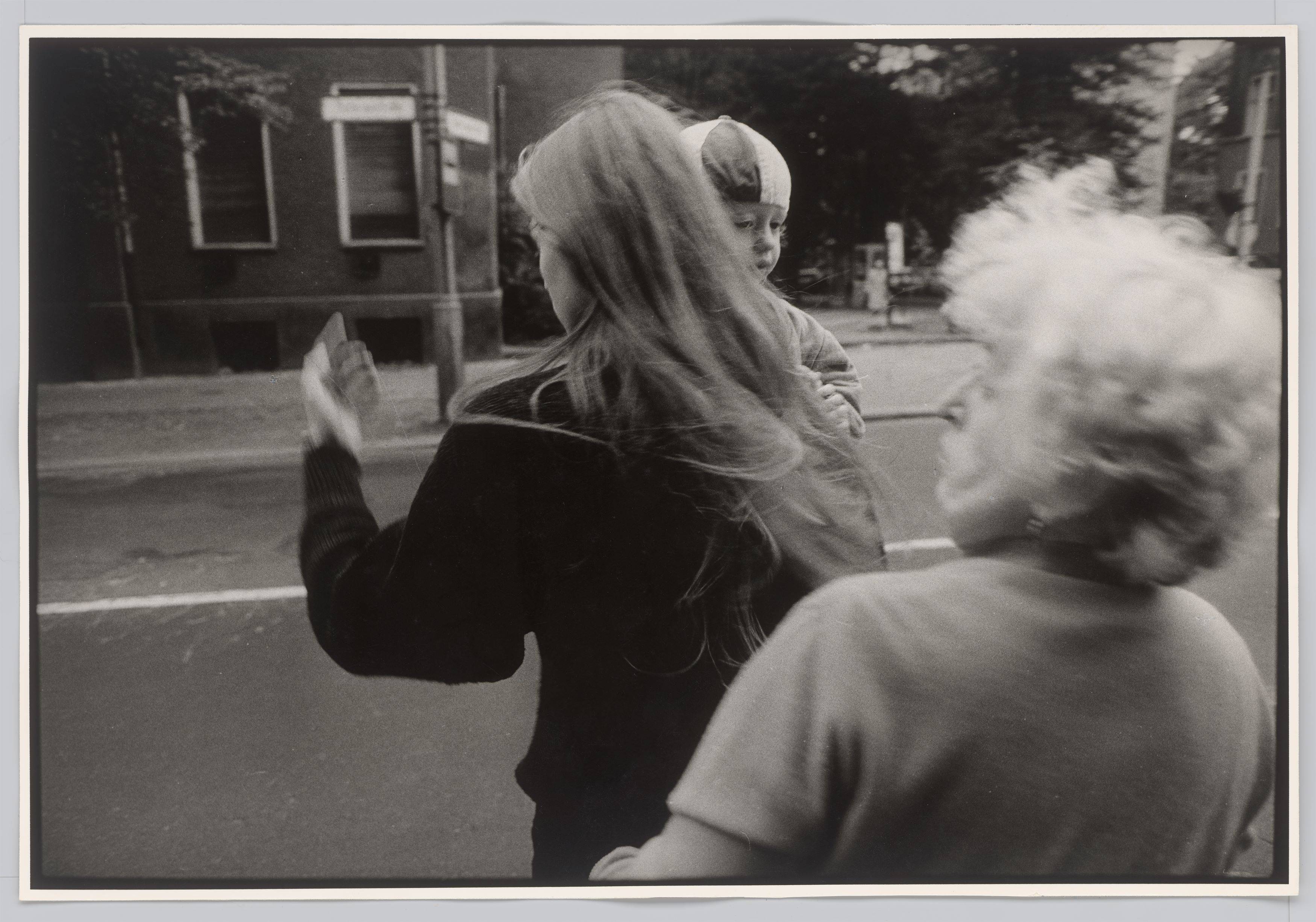 This picture shows the following artwork: Harald Hauswald. ”Berlin Weissensee”. 1986.