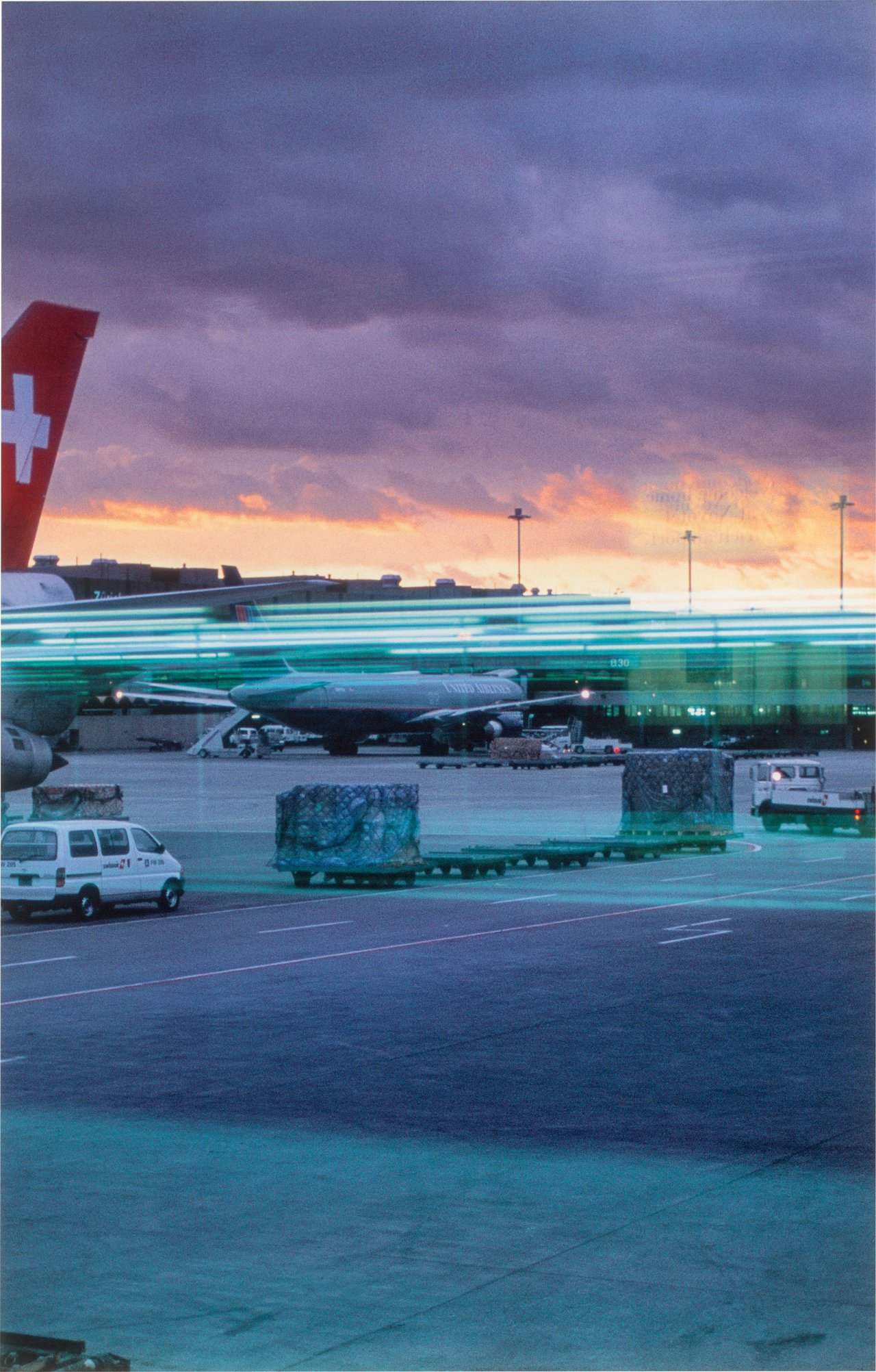 This picture shows the following artwork: Peter Fischli and David Weiss. ”Ohne Titel (Airport Zürich, 2000)”. 2000/2007.