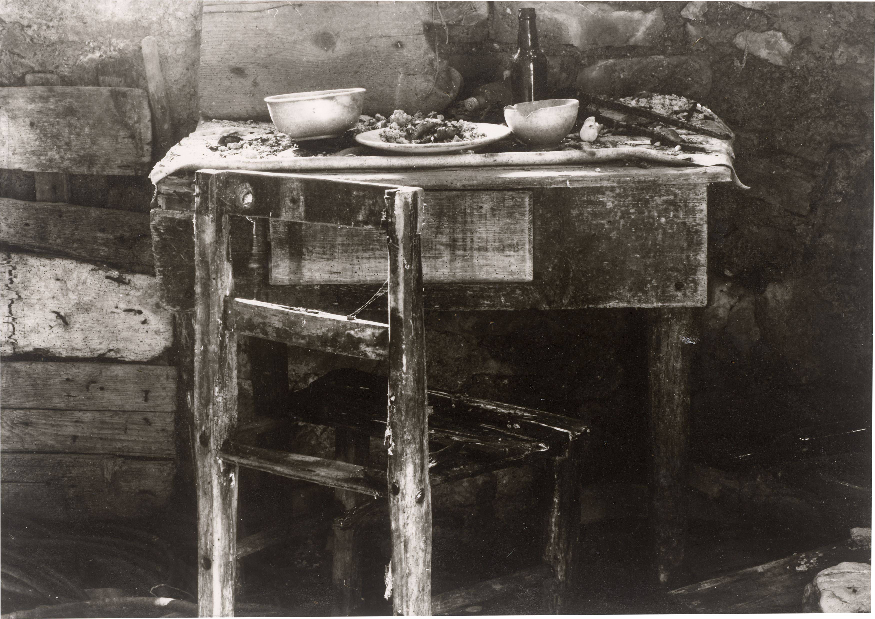 This picture shows the following artwork: Dieter Appelt. ”Haus des Fausto”. 1981.