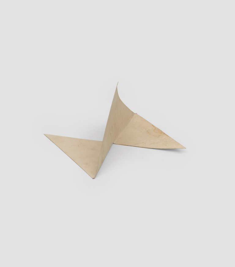 This picture shows the following artwork: Hermann Glöckner. Halb aufgeschnittenes und gebrochenes Quadrat. 1977.