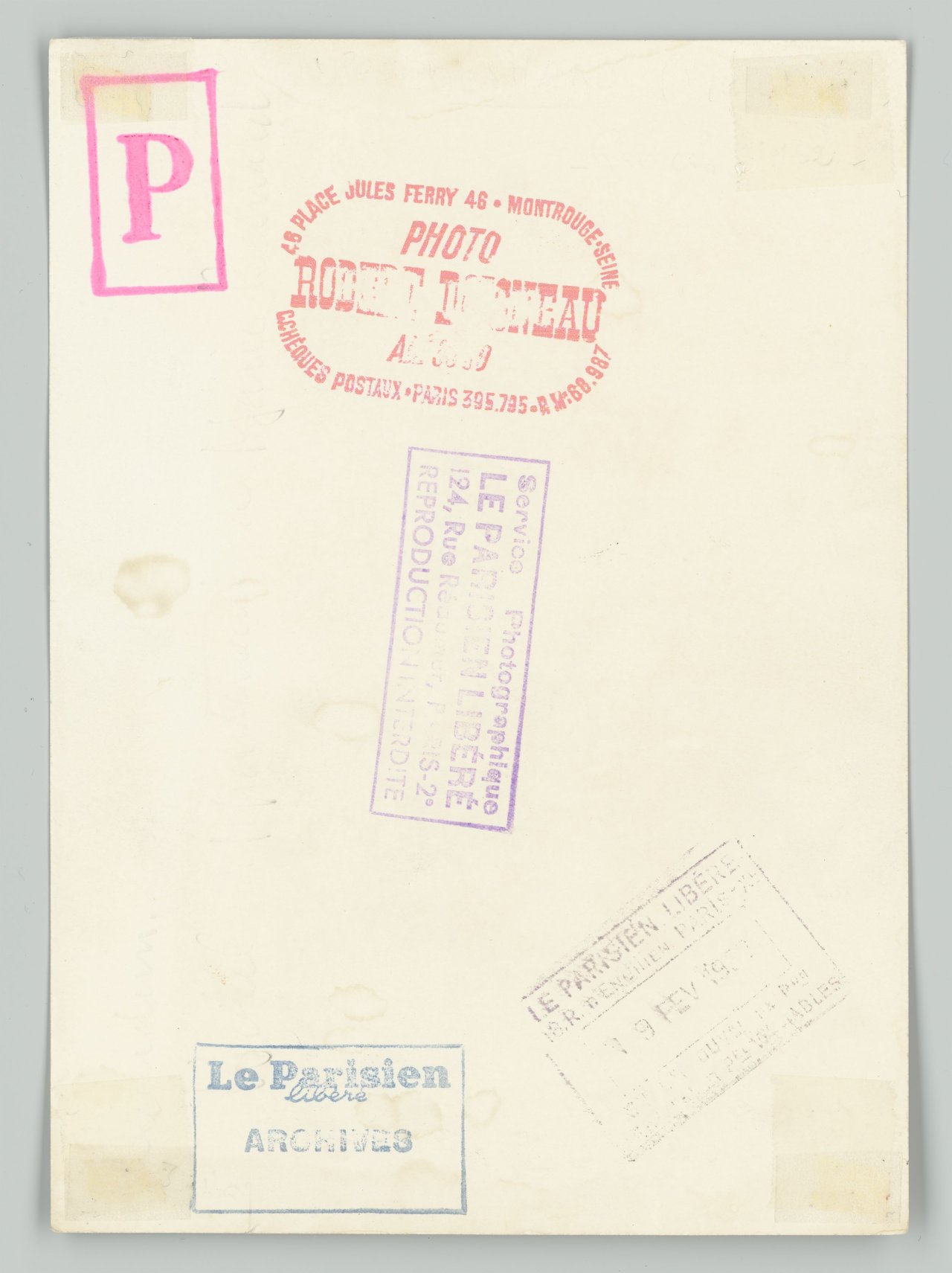 This picture shows the following artwork: Robert Doisneau. Hôtel du Cheval Blanc. Before 1957.