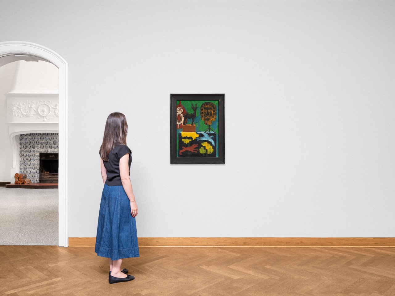 Auf diesem Bild ist das folgende Kunstwerk zu sehen: Emil Nolde. „Stilleben P (Grüner Hintergrund, Hirsch, Kopf)“. 1915.