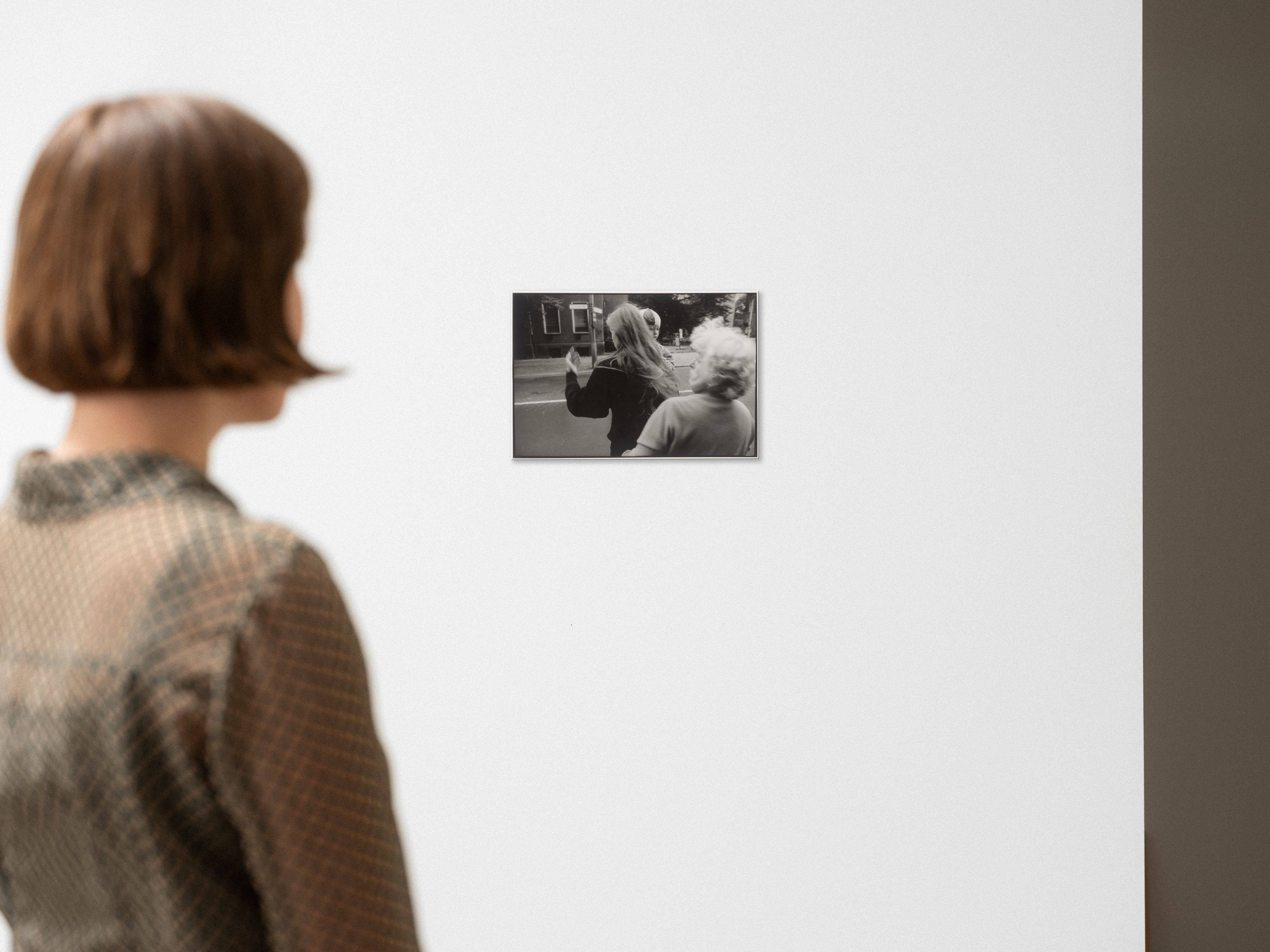 This picture shows the following artwork: Harald Hauswald. ”Berlin Weissensee”. 1986.