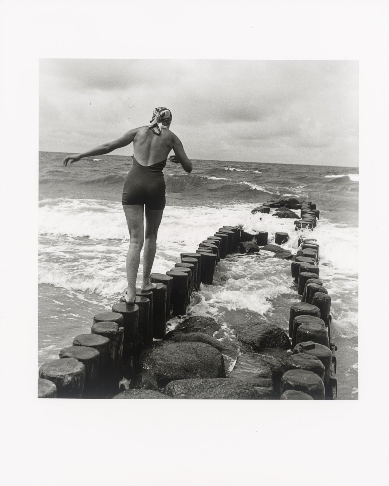 Auf diesem Bild ist das folgende Kunstwerk zu sehen: Bleicke Bleicken. Balancieren, Westerland. 1935.