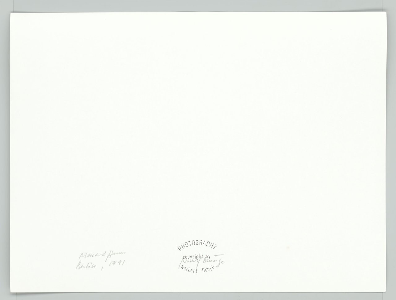 This picture shows the following artwork: Norbert Bunge. ”Maueröffnung, Berlin”. 1991.