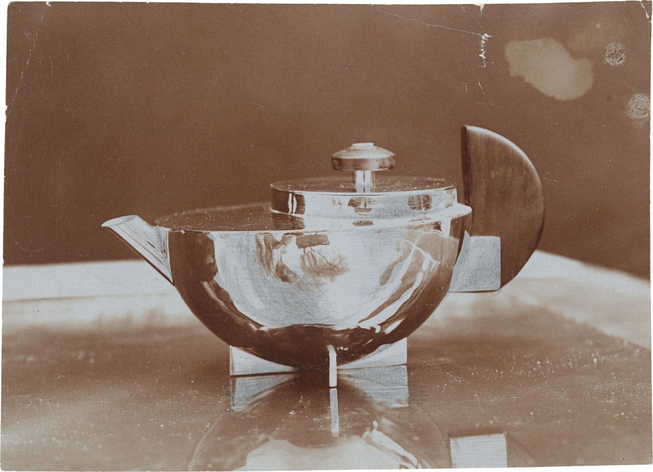 This picture shows the following artwork: Marianne Brandt. Teapot for tea-extract (MT 49), design by Marianne Brandt (1924). Circa 1924.