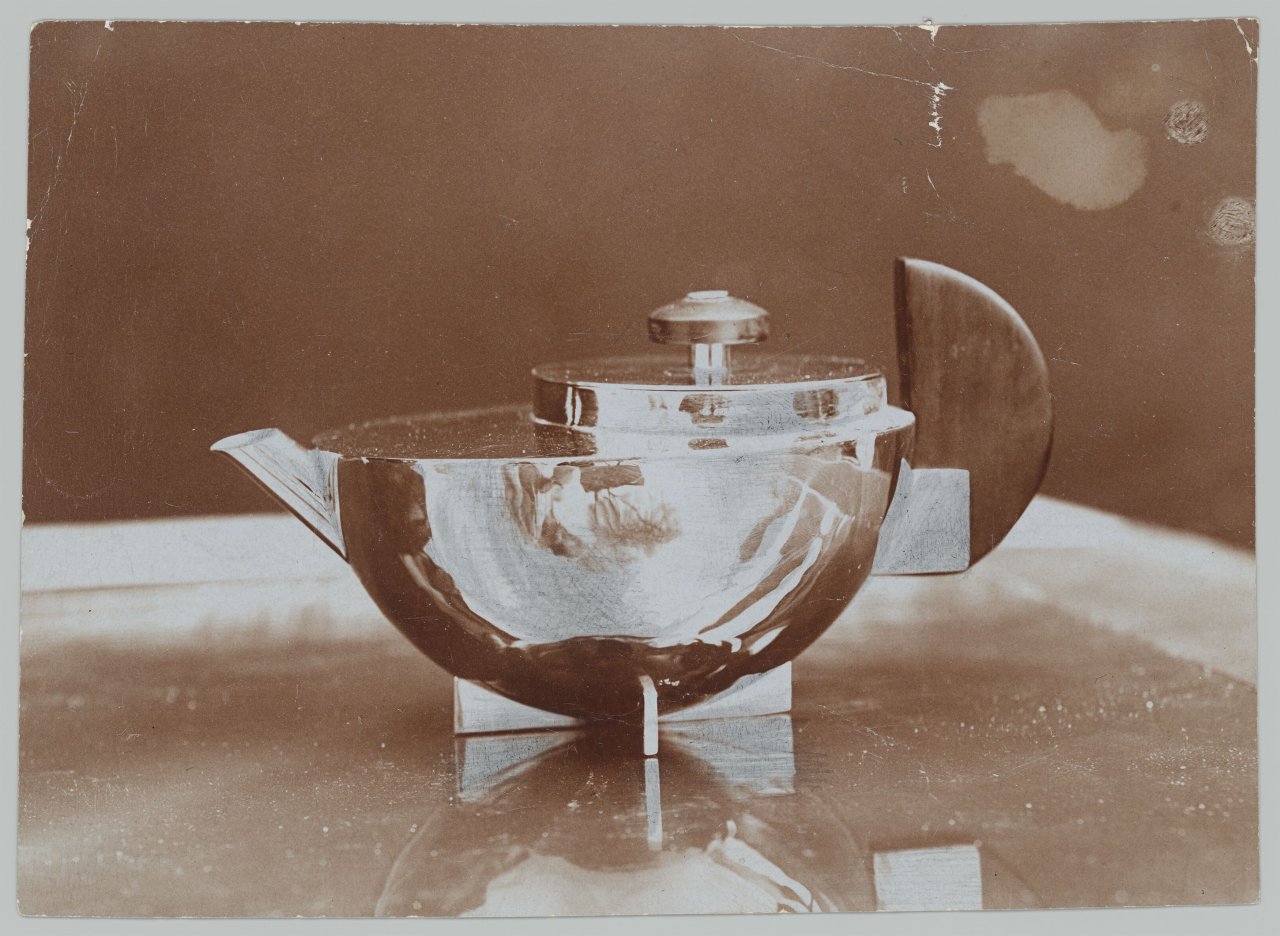 This picture shows the following artwork: Marianne Brandt. Teapot for tea-extract (MT 49), design by Marianne Brandt (1924). Circa 1924.