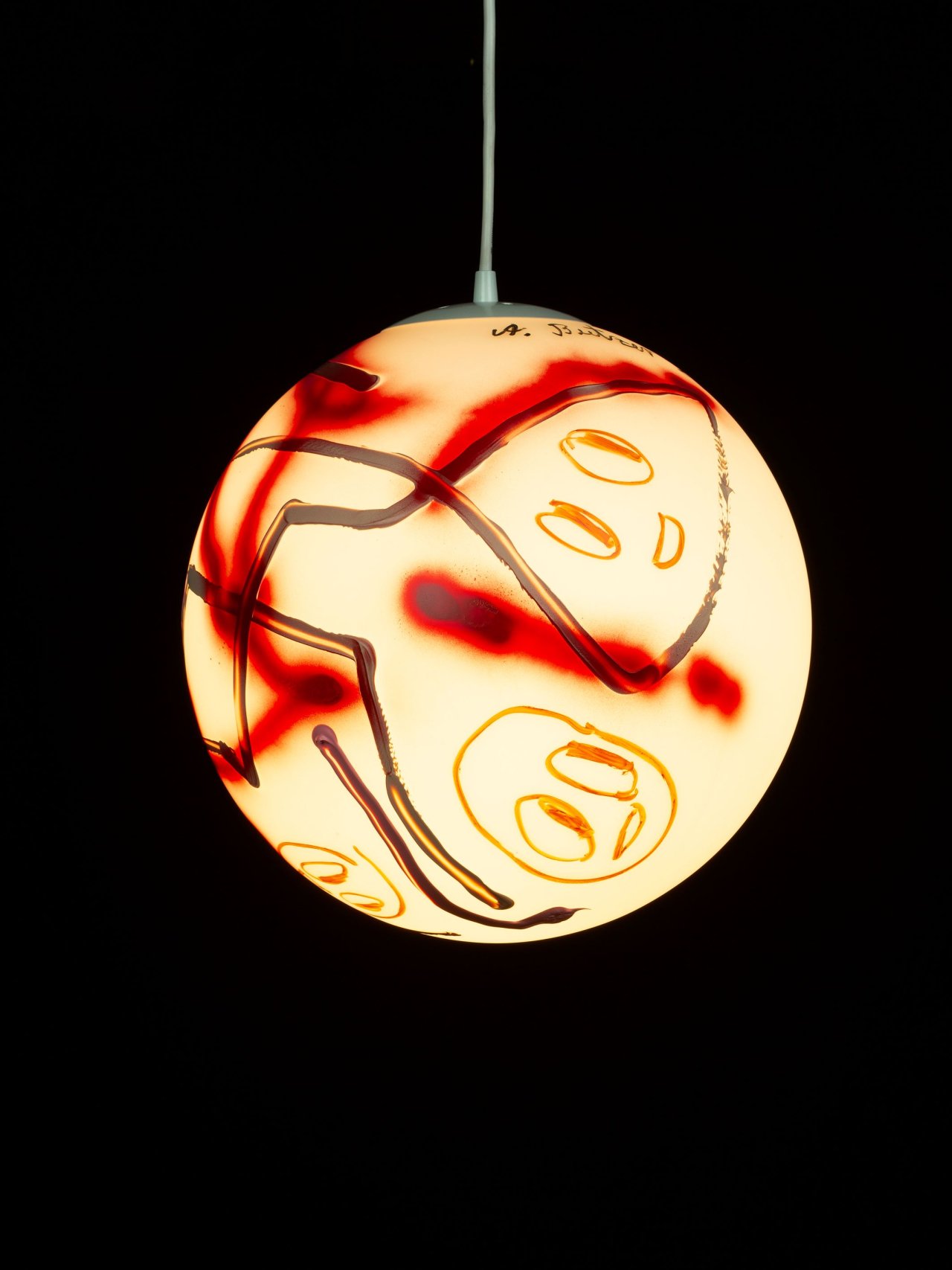 Auf diesem Bild ist das folgende Kunstwerk zu sehen: André Butzer. „Pendant Light“. 2020.