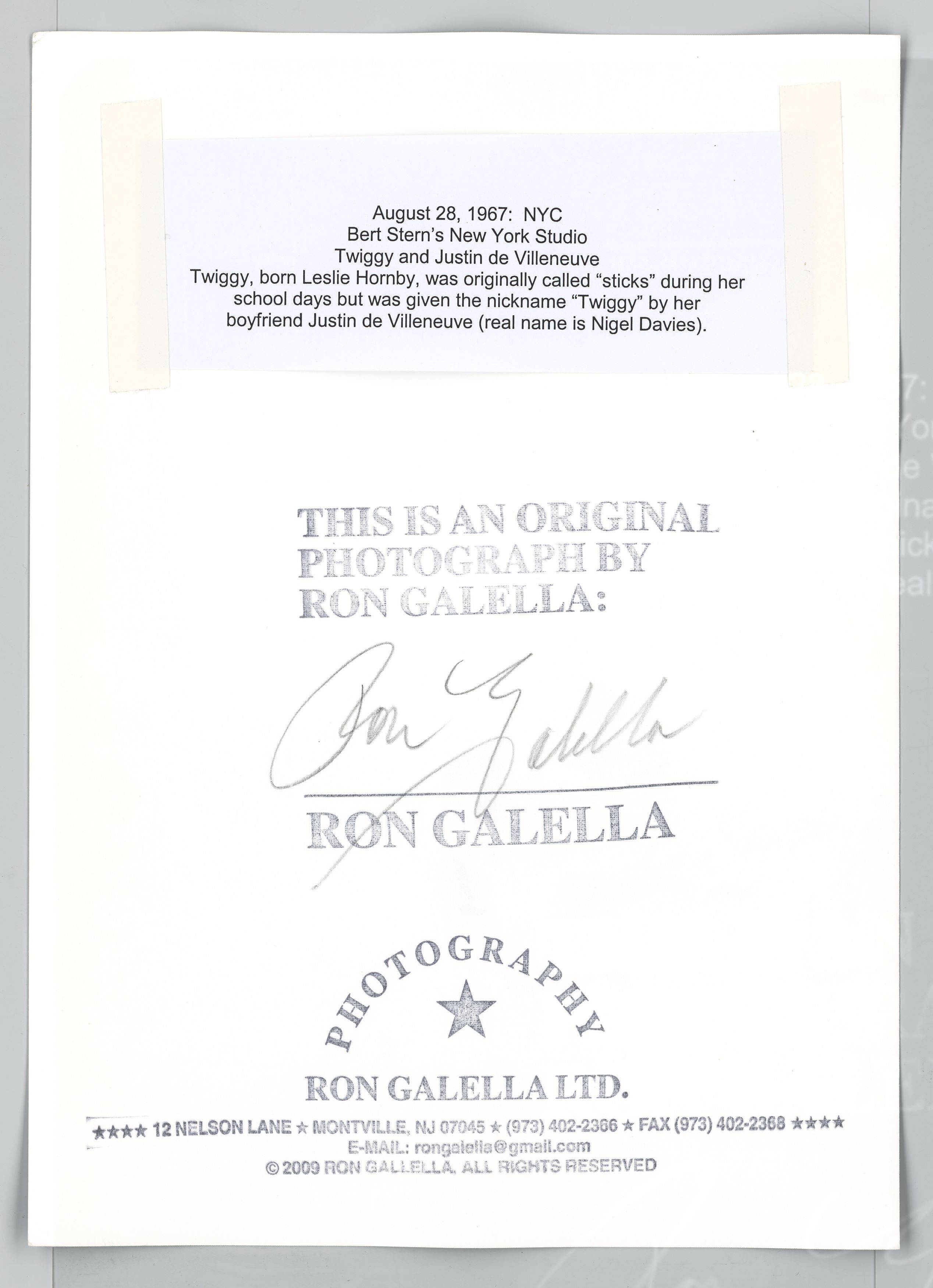 Auf diesem Bild ist das folgende Kunstwerk zu sehen: Ron Galella (d.i. Galella, Ronald E.). Twiggy and Justin de Villeneuve, New York City. 1967.