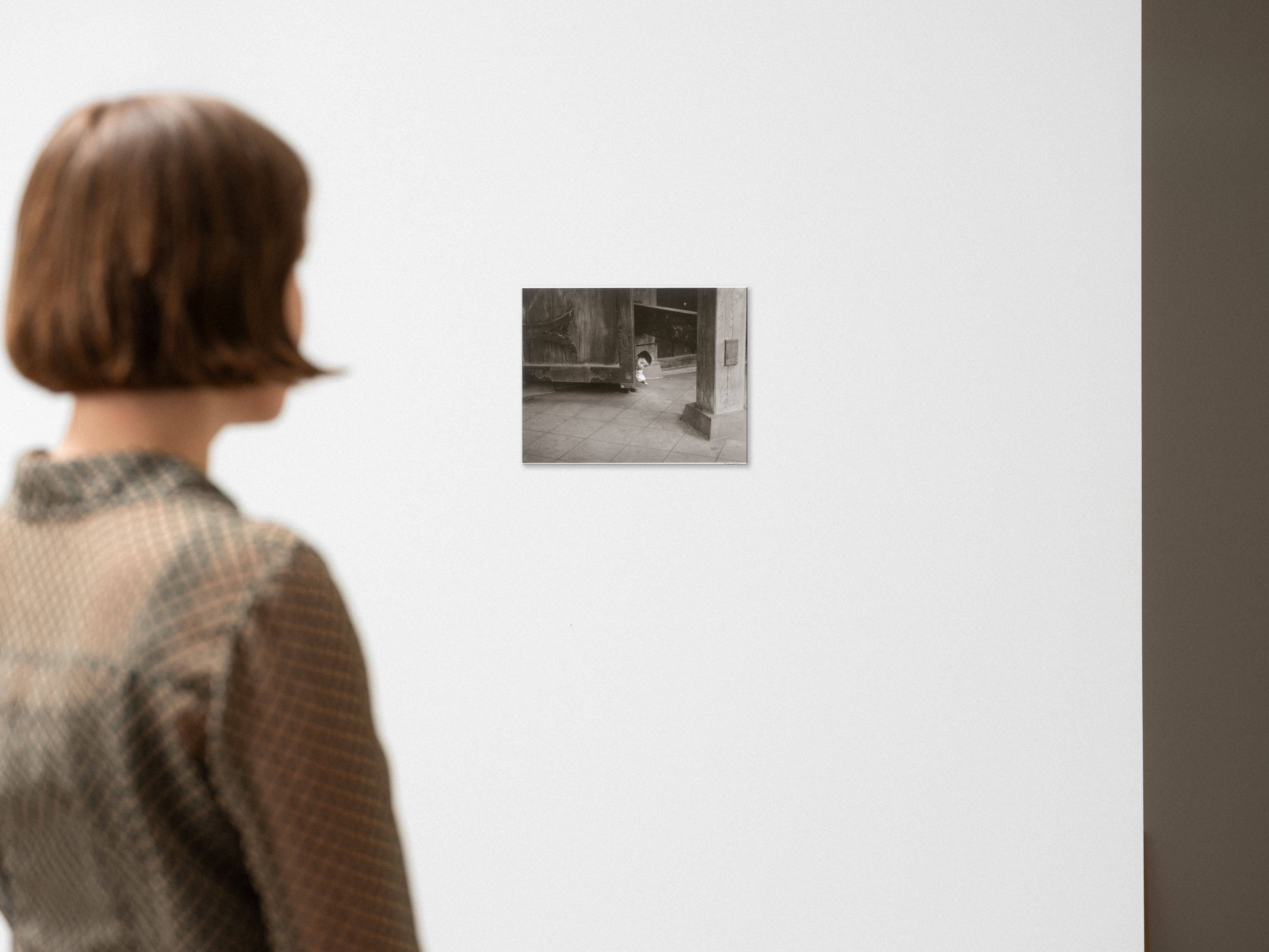 This picture shows the following artwork: Ken Heyman. ”Asakasa, Tokyo. Child of Temple Gate Keeper”. 1958.