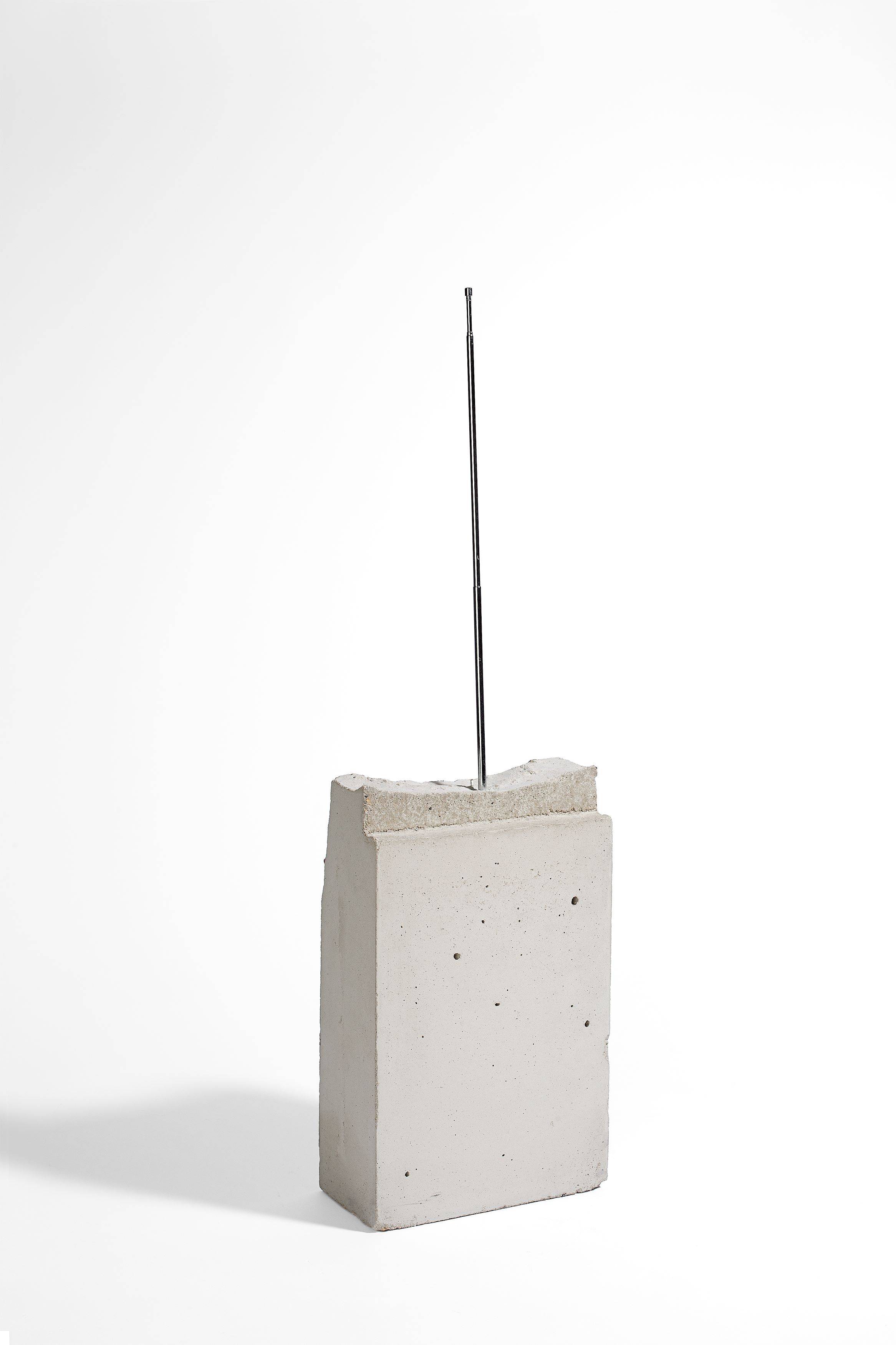 Auf diesem Bild ist das folgende Kunstwerk zu sehen: Isa Genzken. „Weltempfänger“. 1990.