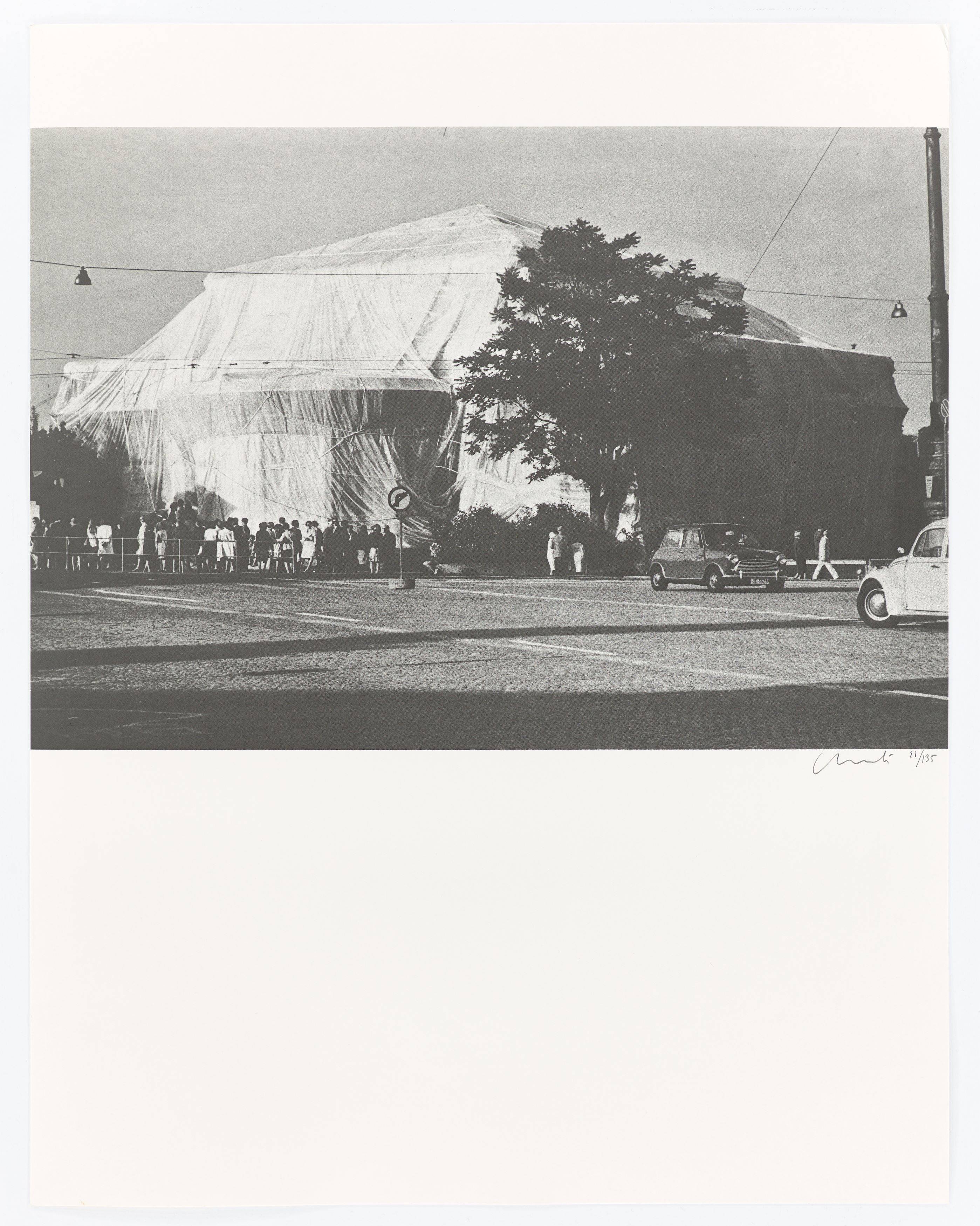 This picture shows the following artwork:  Christo and Jeanne-Claude. ”Packed Kunsthalle Bern, Project”. 1972.