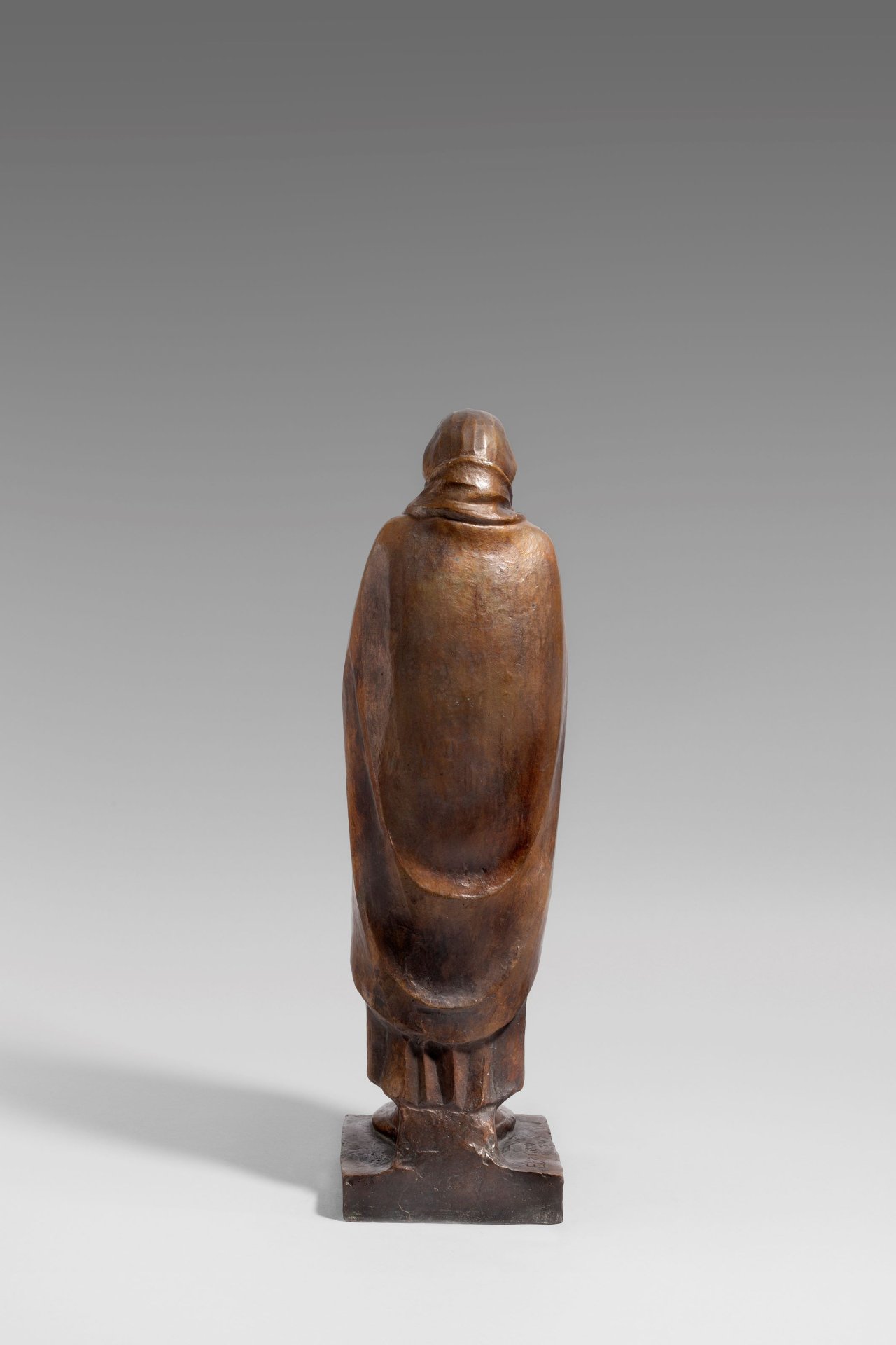 Auf diesem Bild ist das folgende Kunstwerk zu sehen: Ernst Barlach. „Frierendes Mädchen“. 1916.