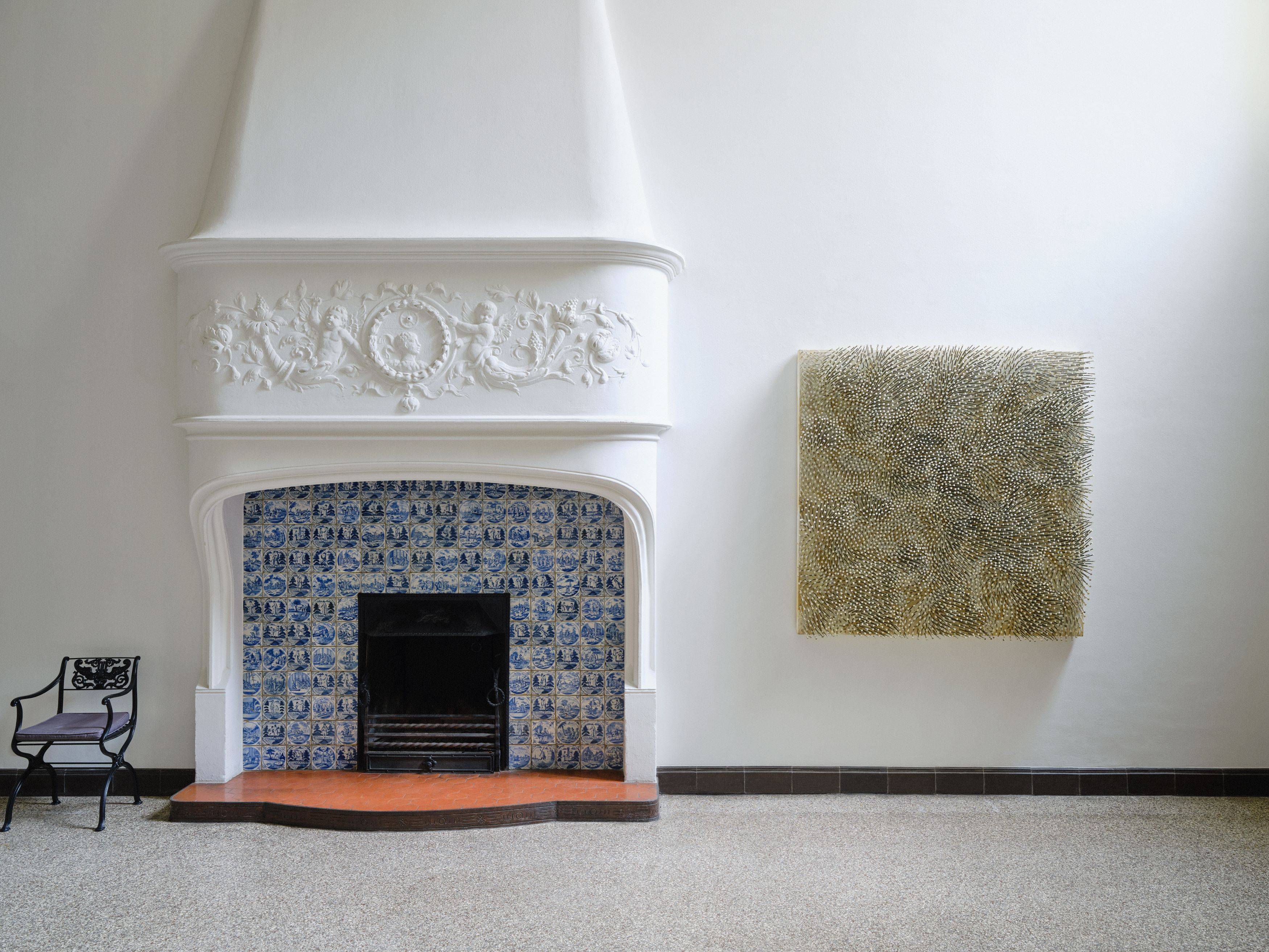 This picture shows the following artwork: Günther Uecker. ”Weißer Wind”. 1986.