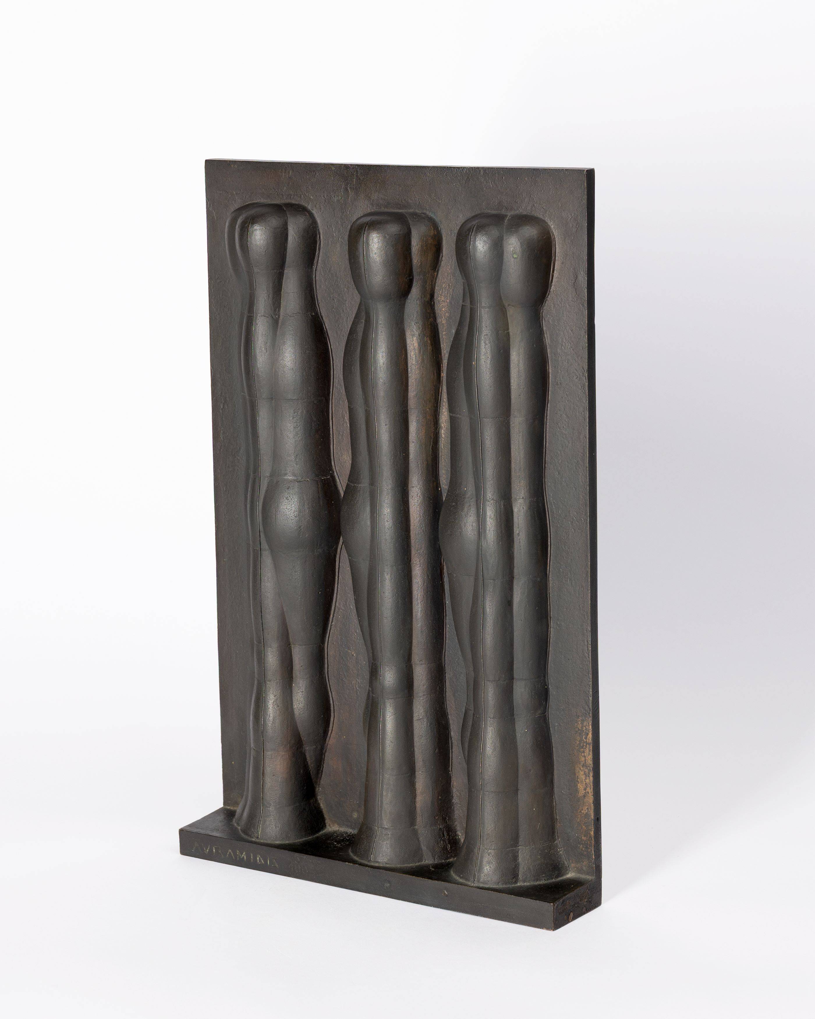 This picture shows the following artwork: Joannis Avramidis. ”Relief mit drei Figuren”. 1965-76.