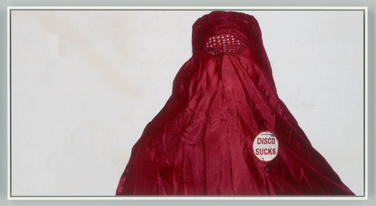 This picture shows the following artwork: Daniel Josefsohn. ”Blitzkrieg”. 2010.