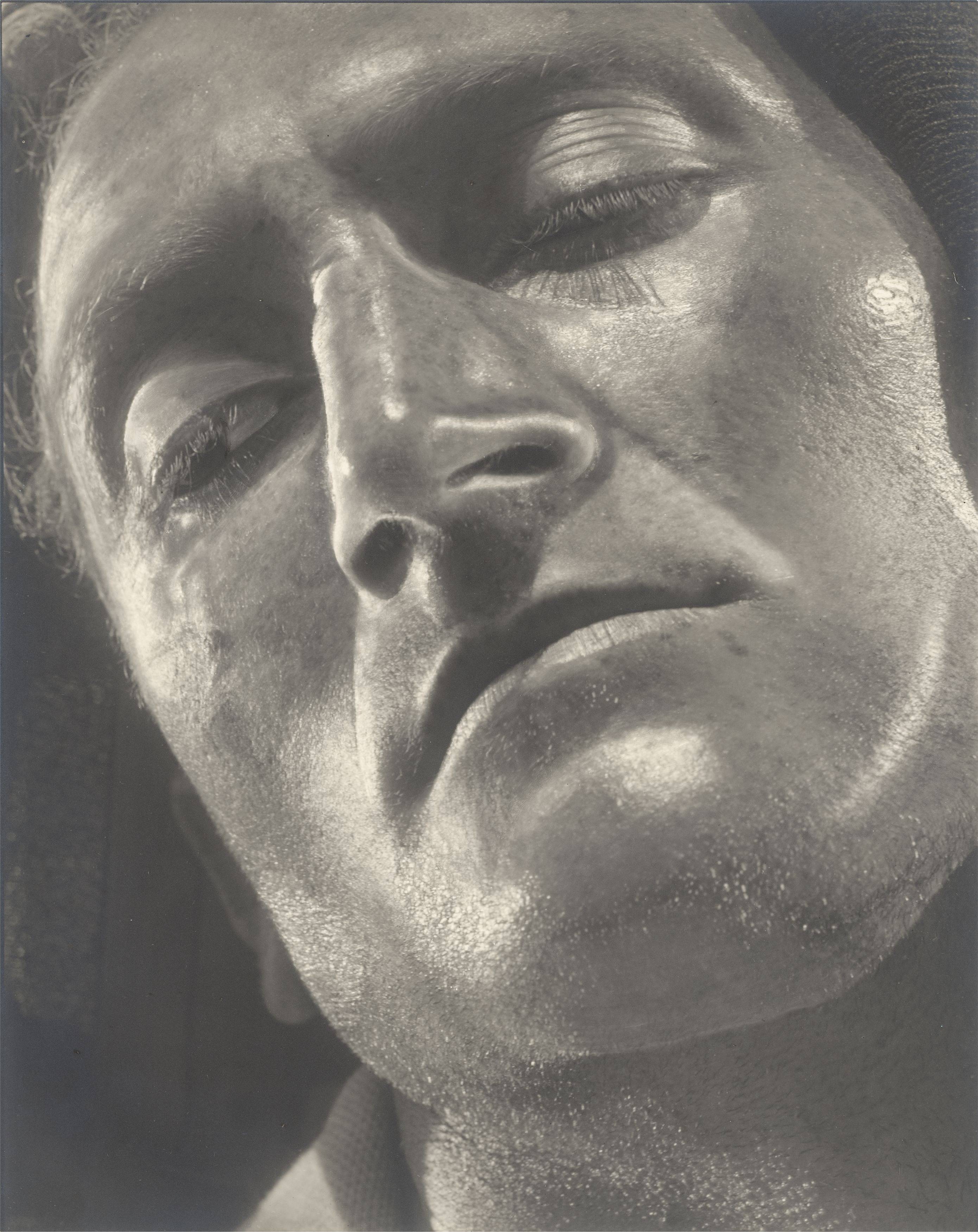 Auf diesem Bild ist das folgende Kunstwerk zu sehen: Helmar Lerski (d.i. Schmuklerski, Israel). Verwandlungen durch Licht, Tel-Aviv. 1935–1936.
