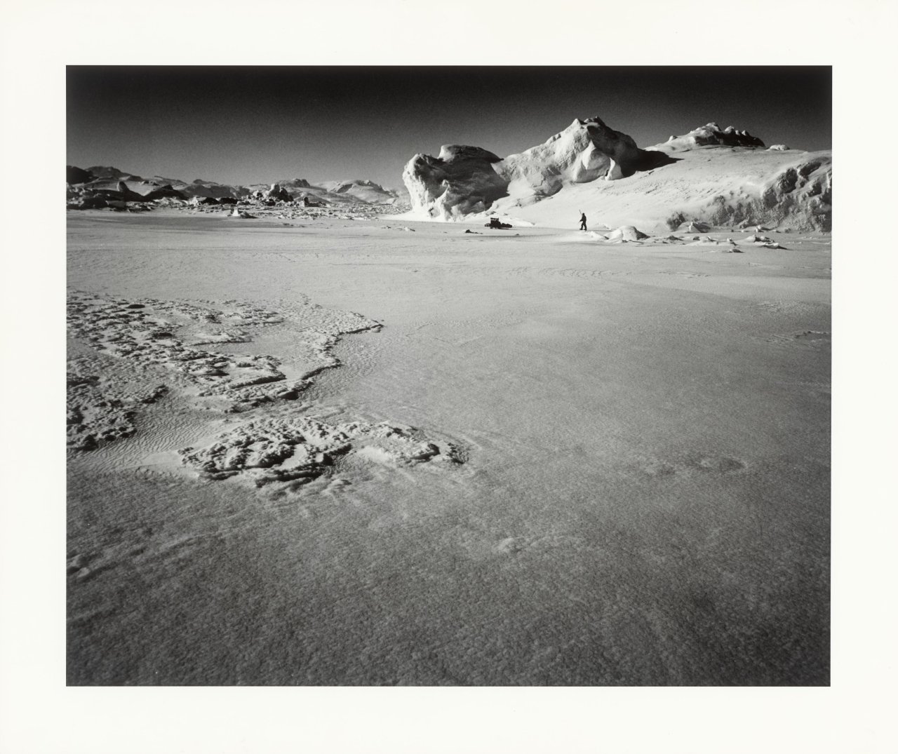 This picture shows the following artwork: Ragnar Axelsson. ”Greenland – Sermiliqfjord”. 1997.