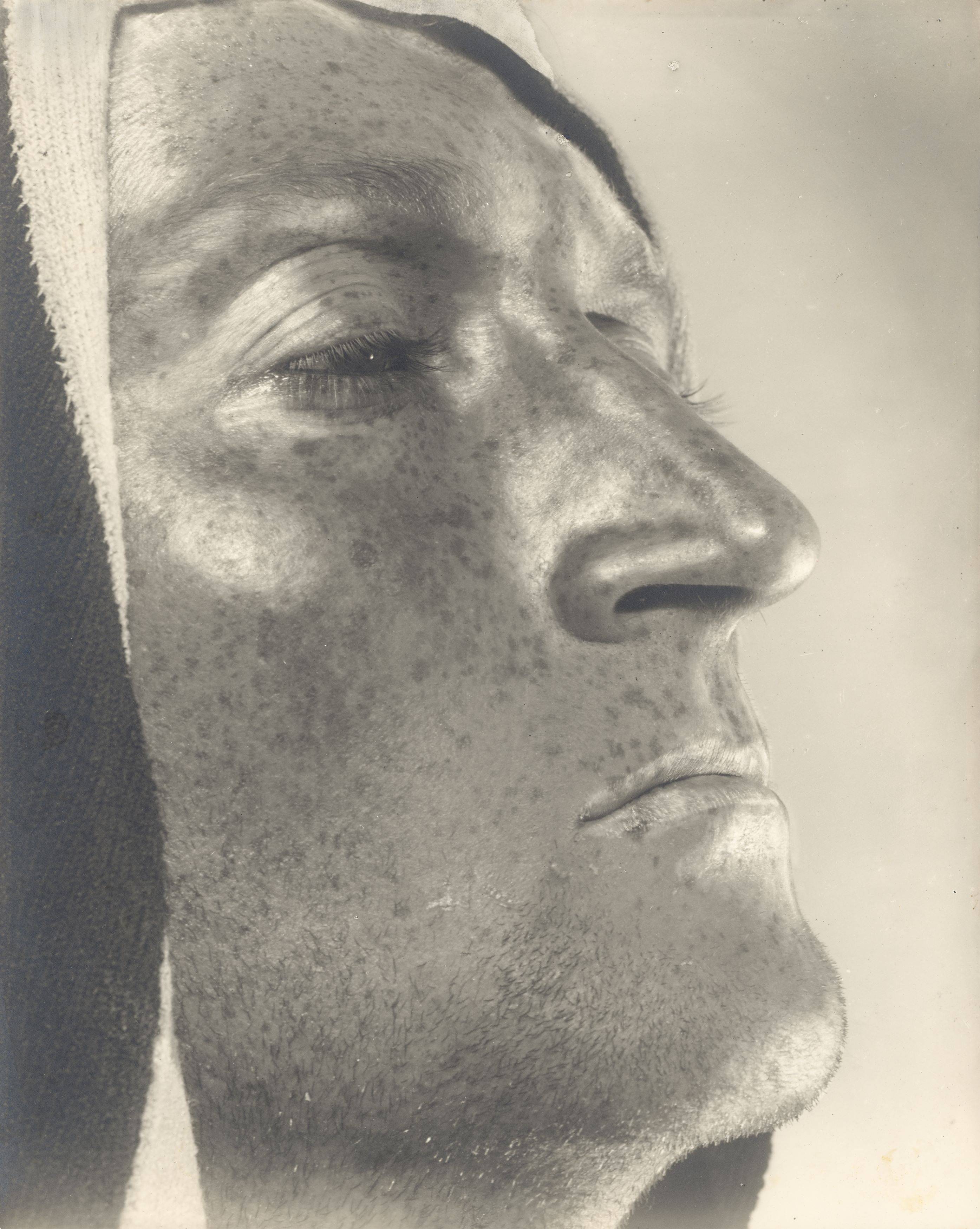 Auf diesem Bild ist das folgende Kunstwerk zu sehen: Helmar Lerski (d.i. Schmuklerski, Israel). Verwandlungen durch Licht, Tel-Aviv. 1935–1936.
