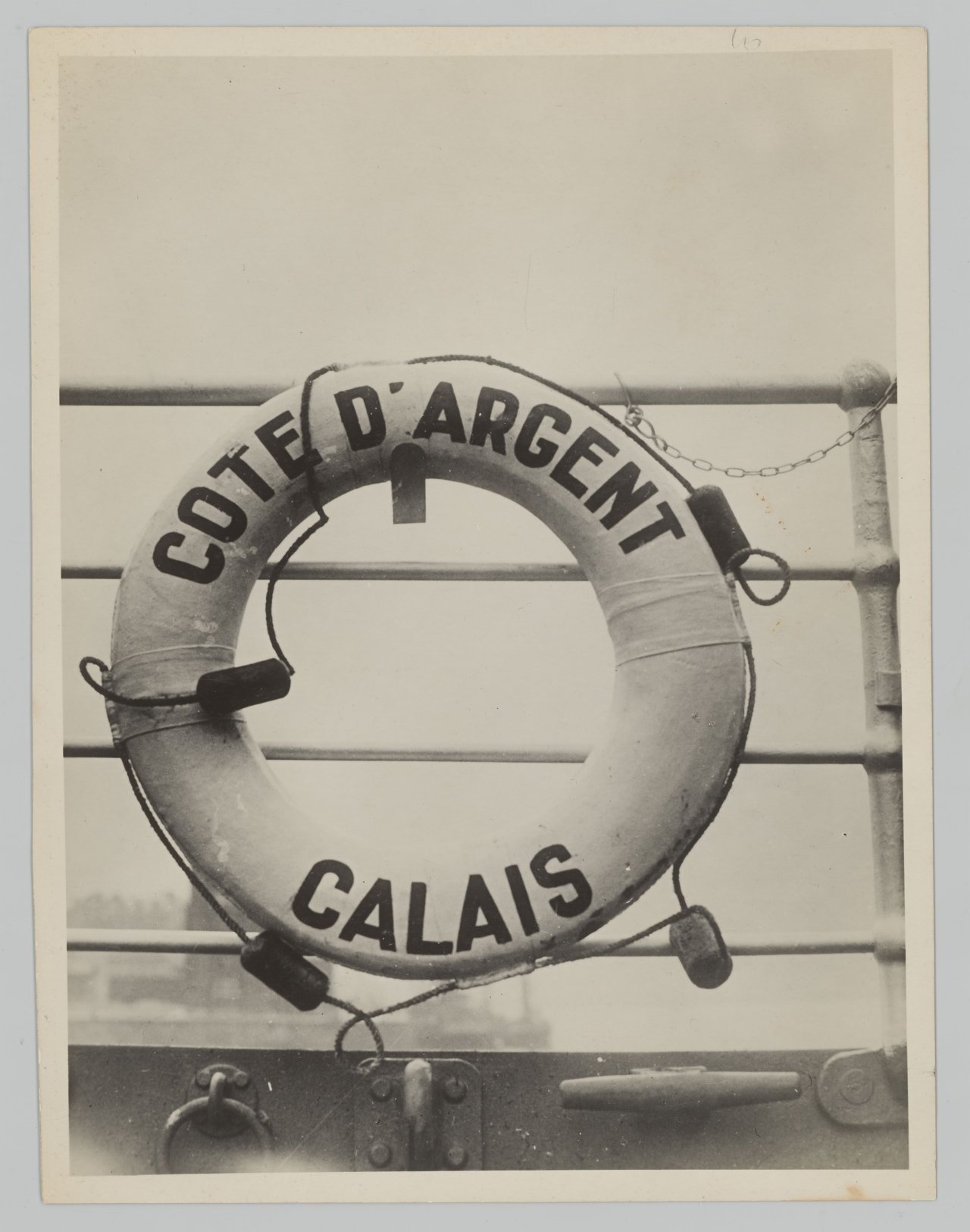 This picture shows the following artwork: Maurice Tabard. Sur Paquebot-ferry 'Côte d'Argent'. Presumably 1930s.
