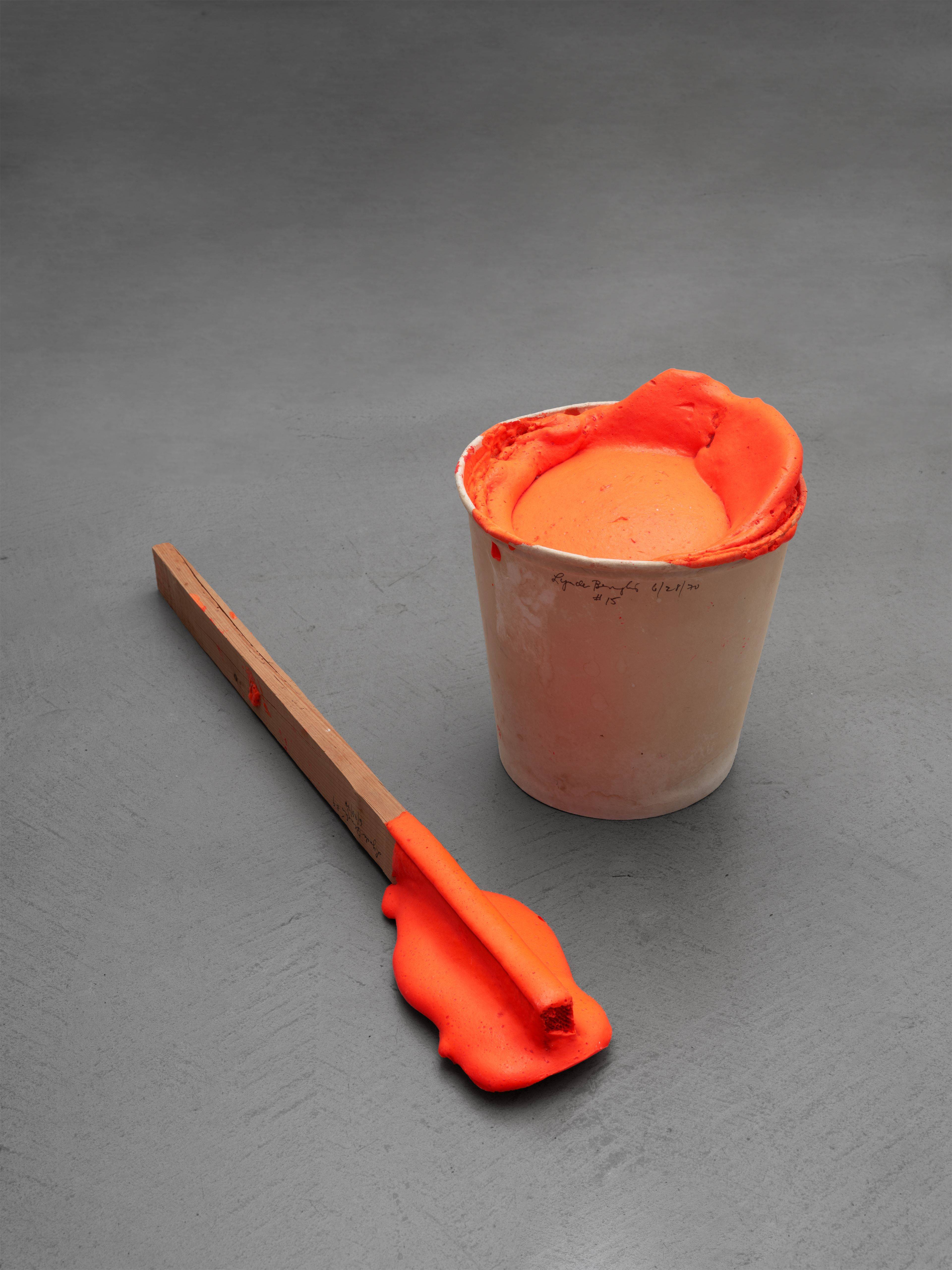 Auf diesem Bild ist das folgende Kunstwerk zu sehen: Lynda Benglis. „Very Classy“. 1970.