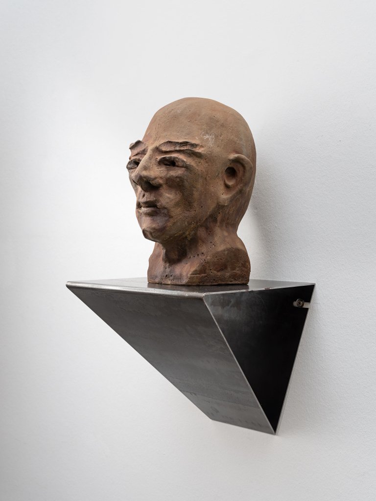 Auf diesem Bild ist das folgende Kunstwerk zu sehen: Thomas Schütte. Wicht. 2006.