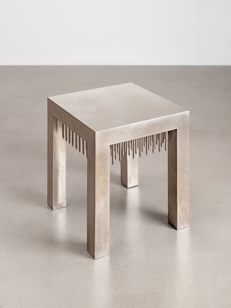 This picture shows the following artwork: Günther Uecker. Table. 1972.